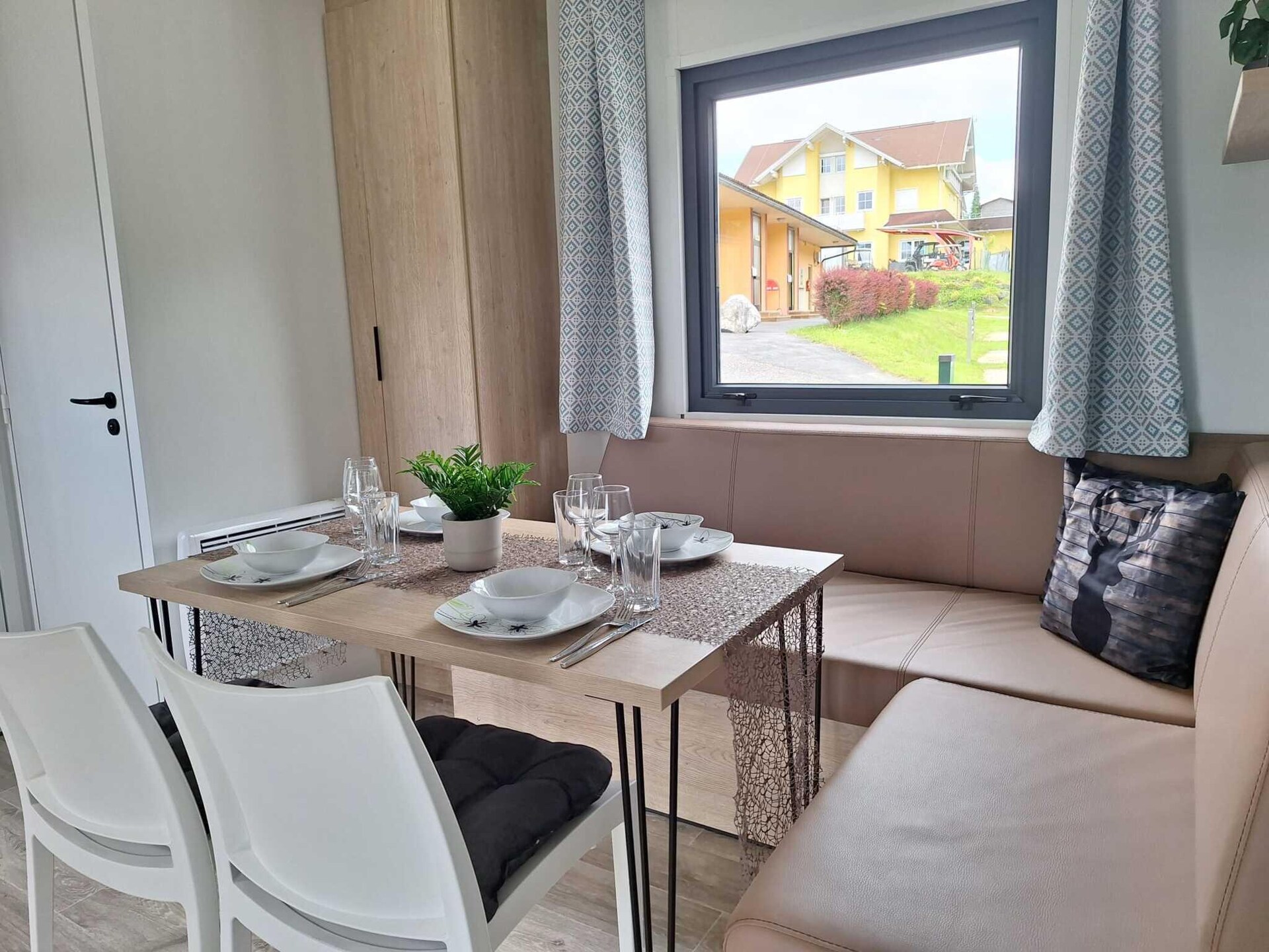 Vrijstaande stacaravan voor 4 in Altossiach met terras en uitzicht - foto 2