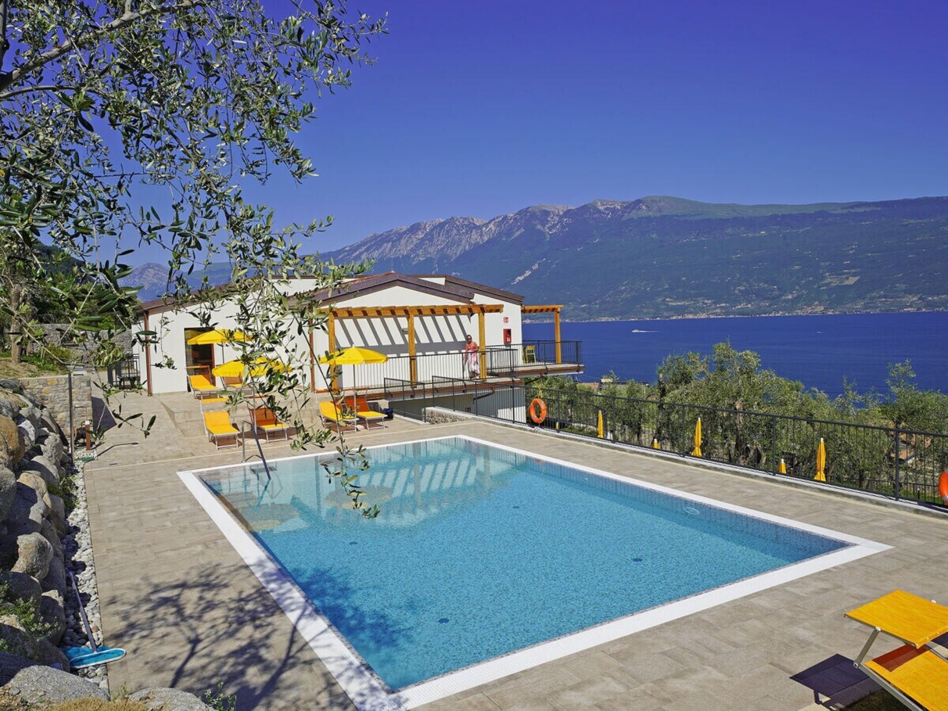Modern vakantiehuis tussen olijfgaarden met panoramisch uitzicht op het Gardameer - foto 6