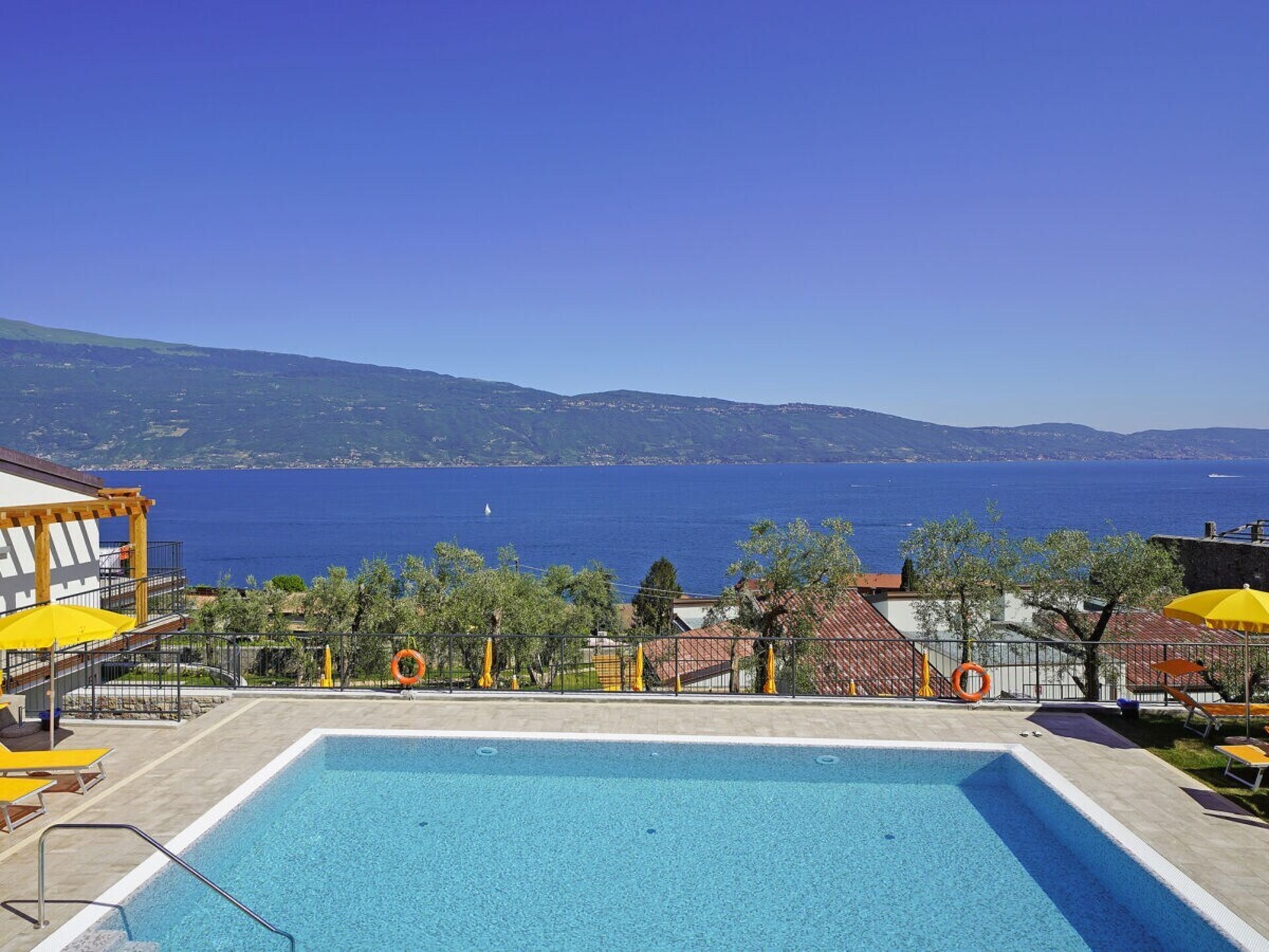 Modern vakantiehuis tussen olijfgaarden met panoramisch uitzicht op het Gardameer - foto 8