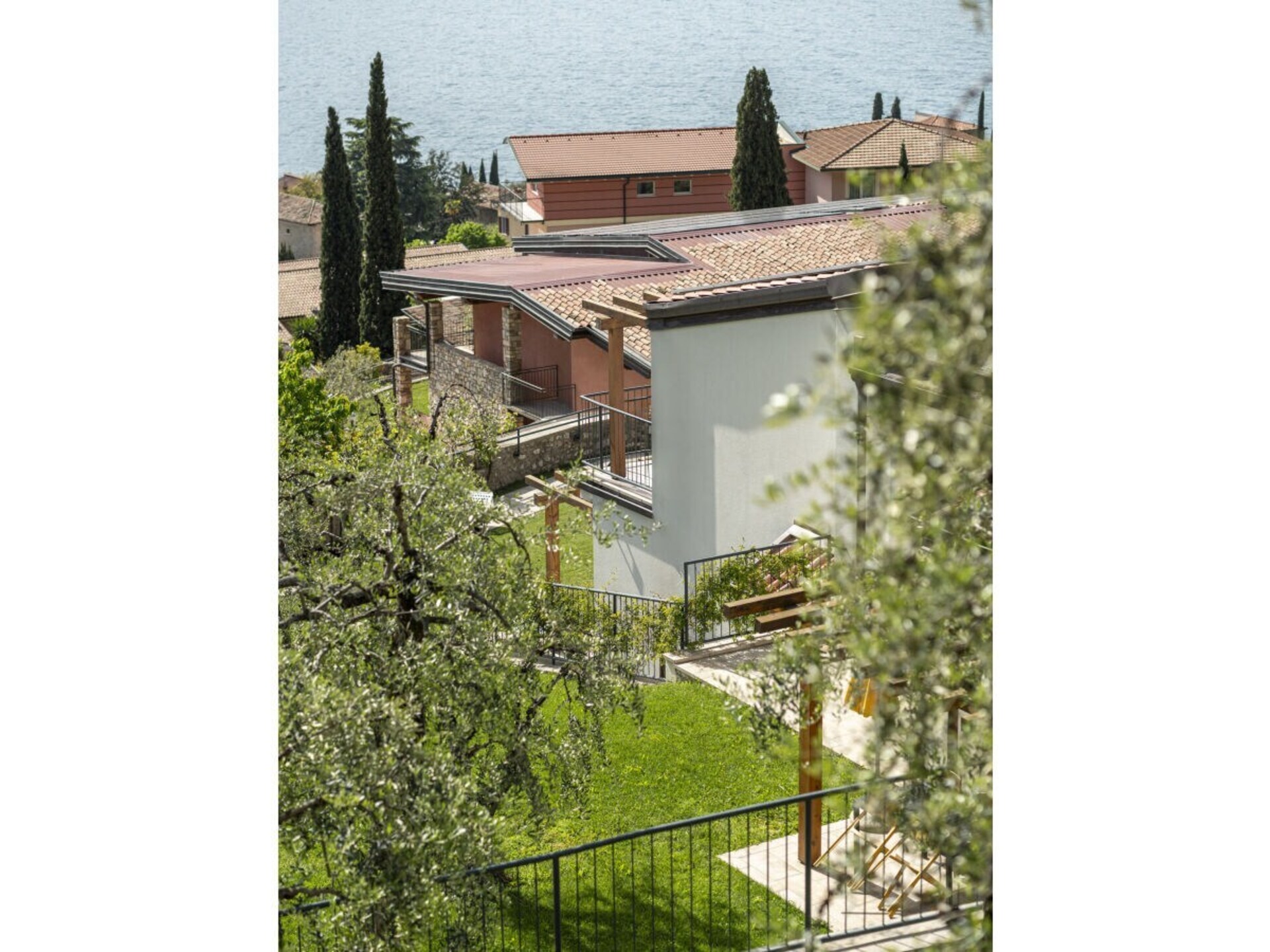 Modern vakantiehuis tussen olijfgaarden met panoramisch uitzicht op het Gardameer - foto 19