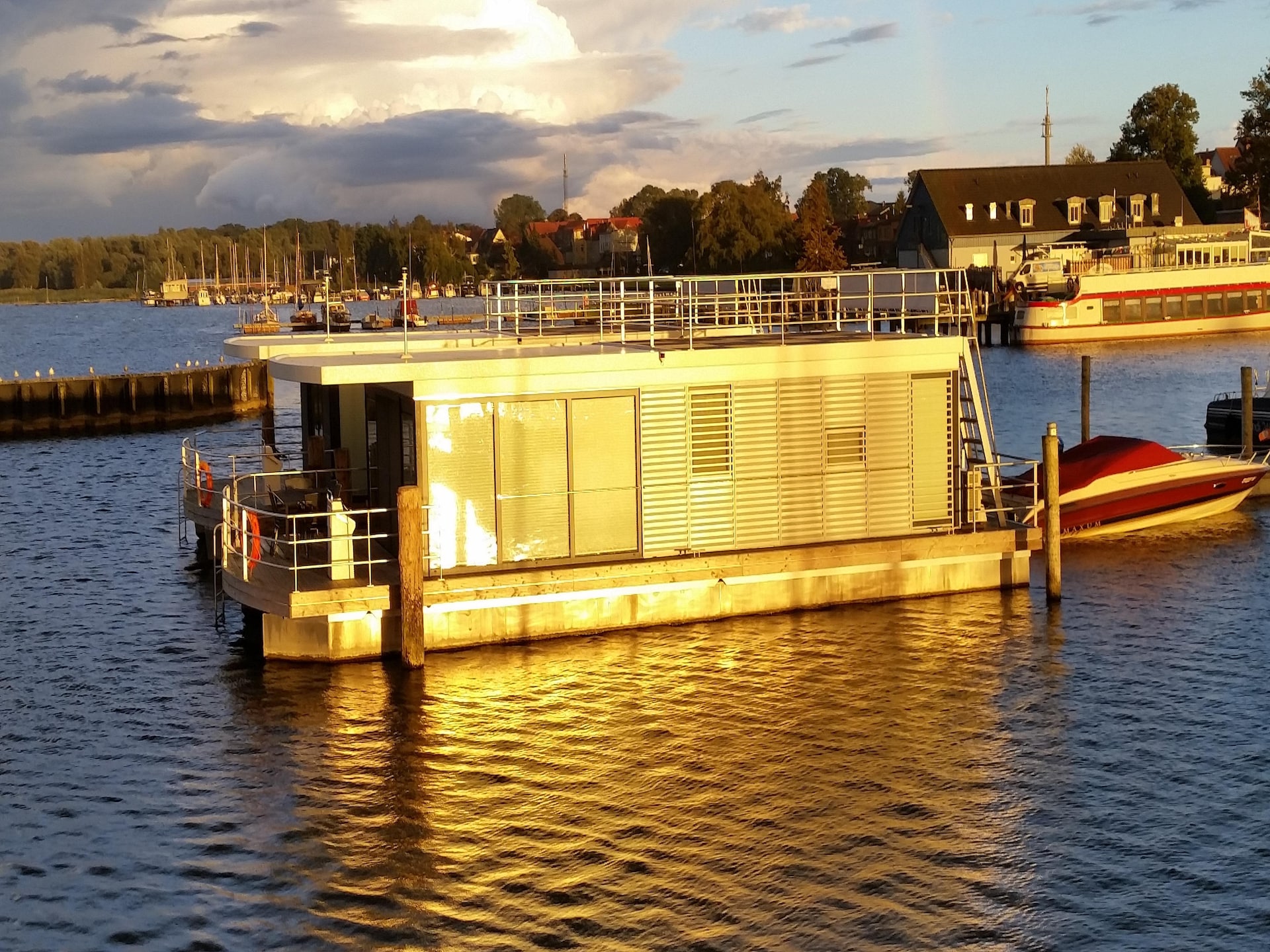Unieke vakantie op het water: Woonboot Charlotte in Ribnitz-Damgarten - foto 1