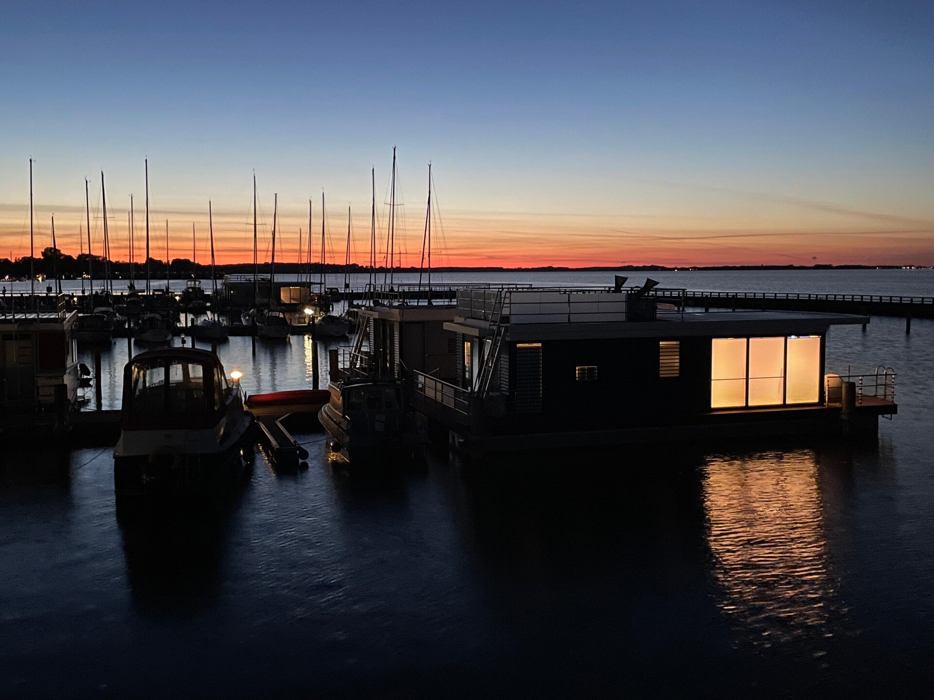 Floating House Rosi: unieke woonboot aan de Oostzee in Ribnitz-Damgarten - foto 22