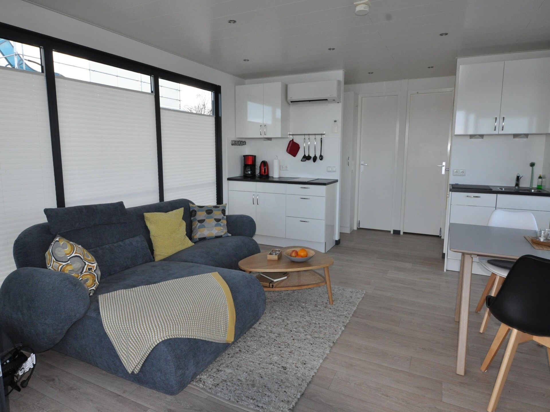 Floating House Rosi: unieke woonboot aan de Oostzee in Ribnitz-Damgarten - foto 8