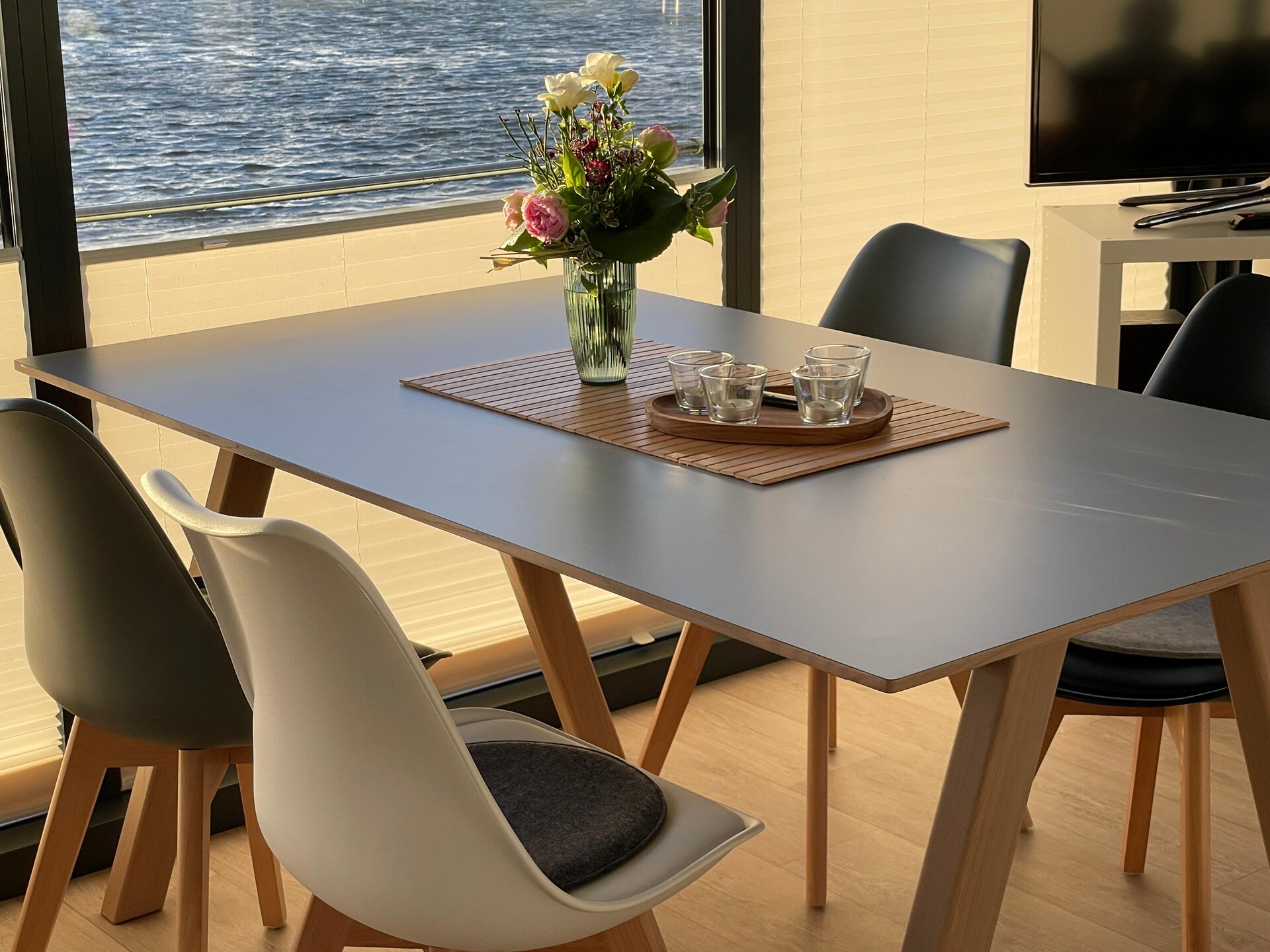 Floating House Rosi: unieke woonboot aan de Oostzee in Ribnitz-Damgarten - foto 12