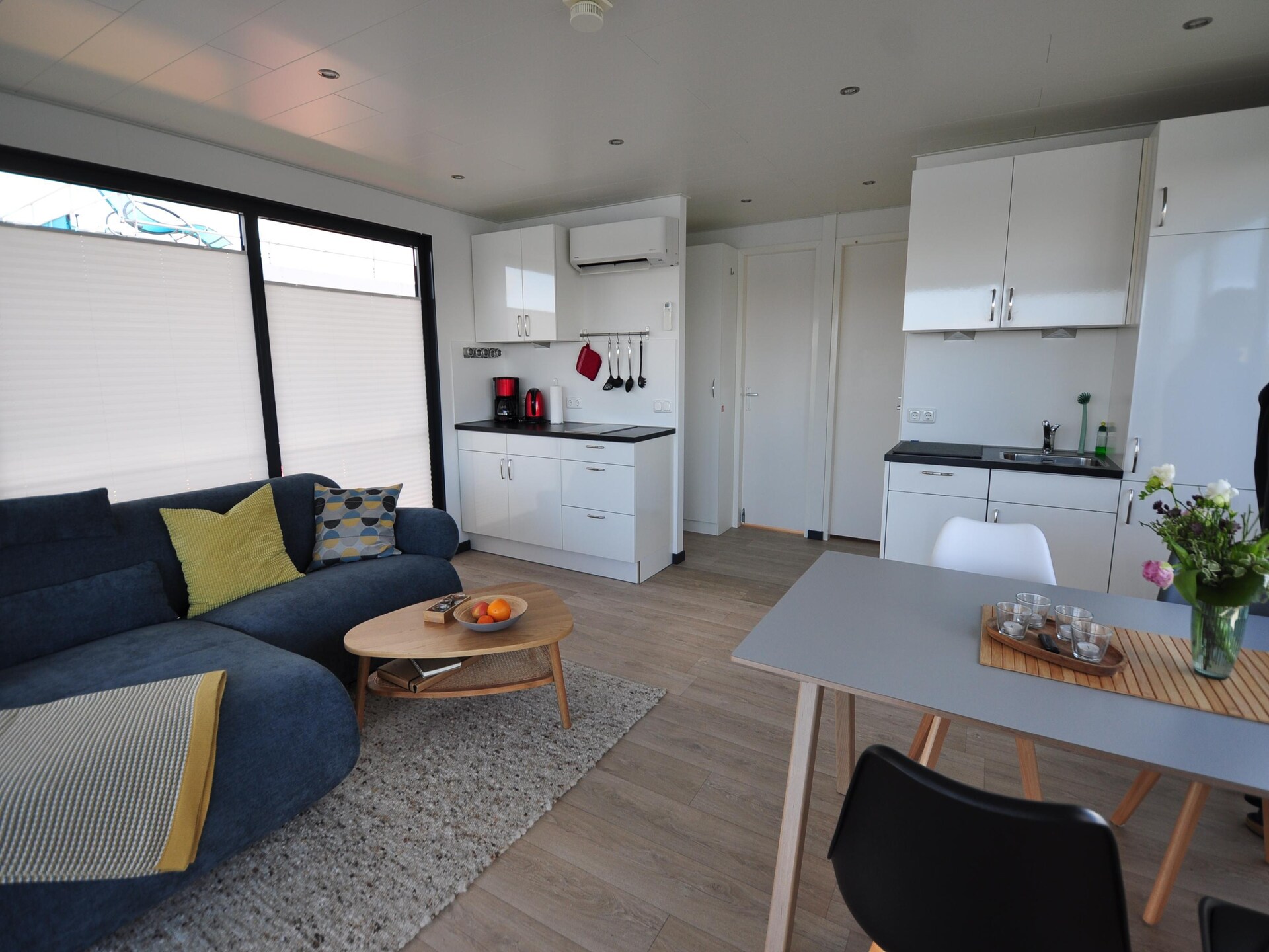 Floating House Rosi: unieke woonboot aan de Oostzee in Ribnitz-Damgarten - foto 13