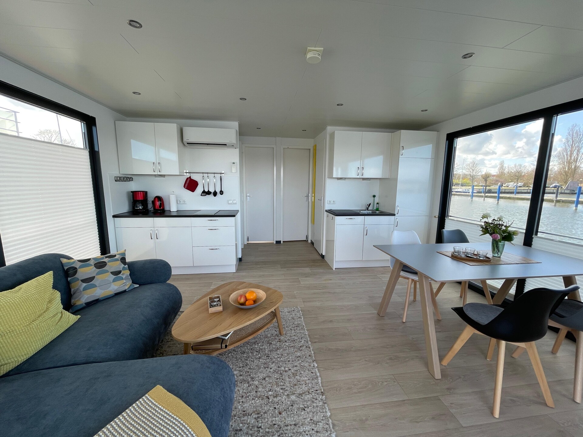Floating House Rosi: unieke woonboot aan de Oostzee in Ribnitz-Damgarten - foto 9