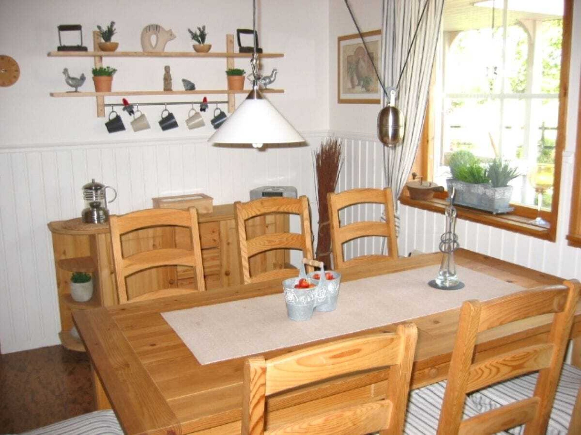 Ruim Zweeds vakantiehuis met sauna, speeltuin en bootjes aan het meer - foto 23
