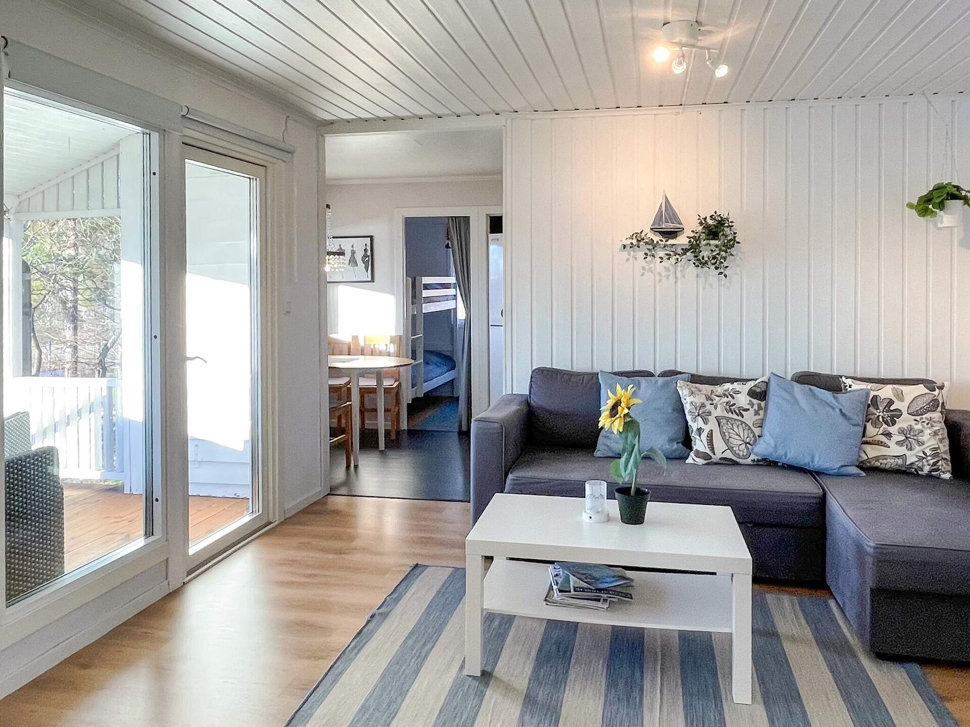 Vrijstaand vakantiehuis met magisch uitzicht op het meer bij Gamleby - foto 34