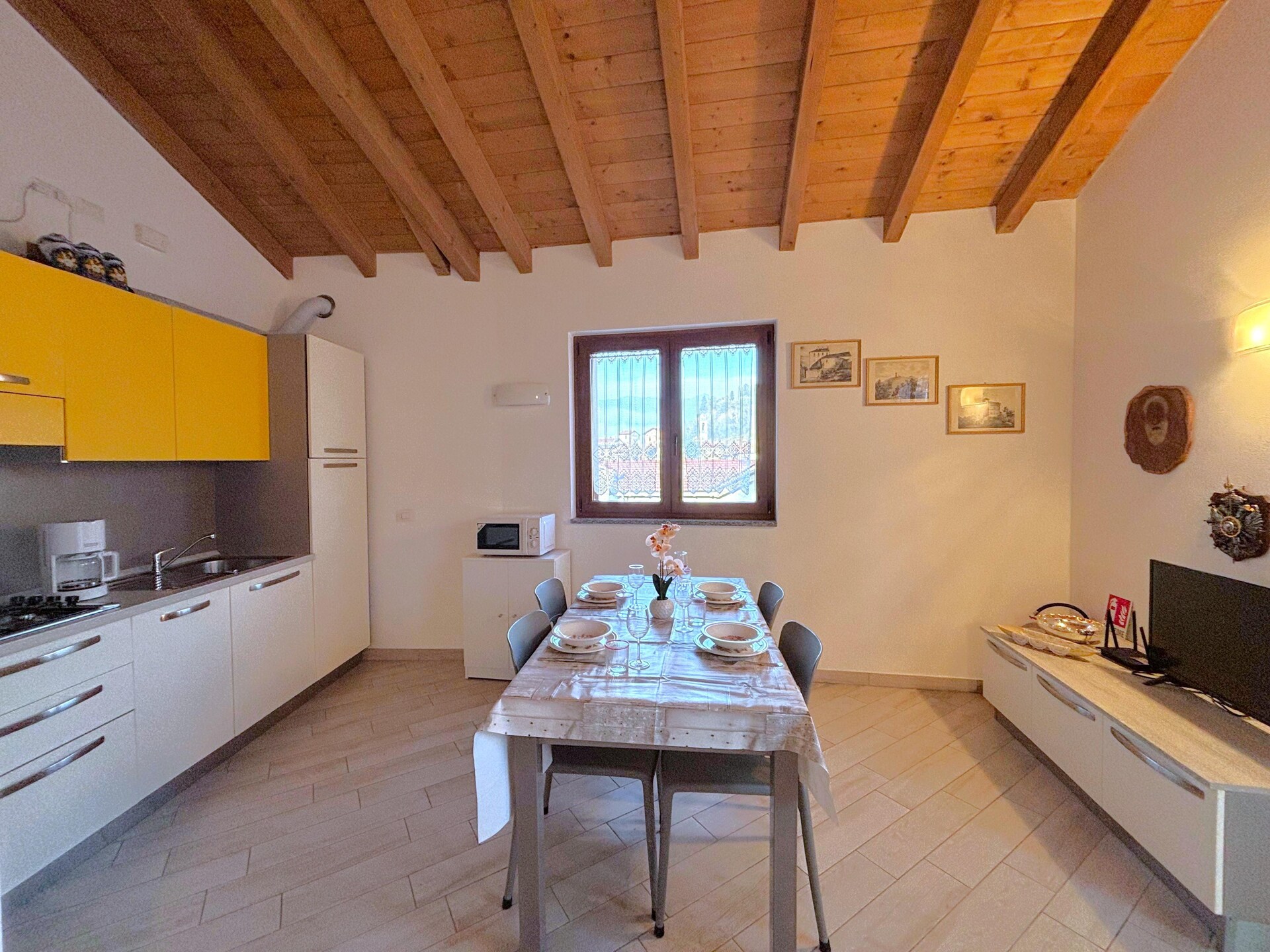 Centraal gelegen appartement in Brezzo di Bedero voor 4 personen - foto 4
