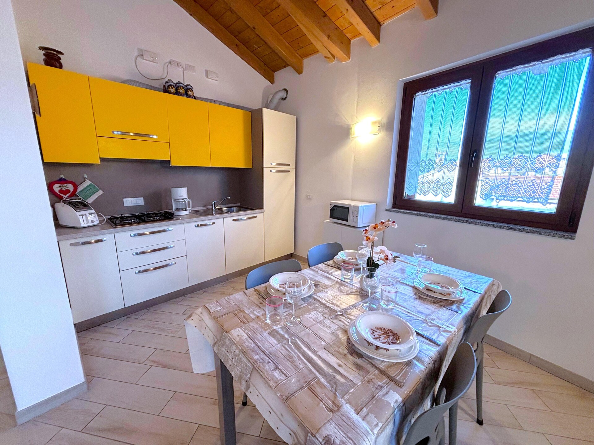 Centraal gelegen appartement in Brezzo di Bedero voor 4 personen - foto 8