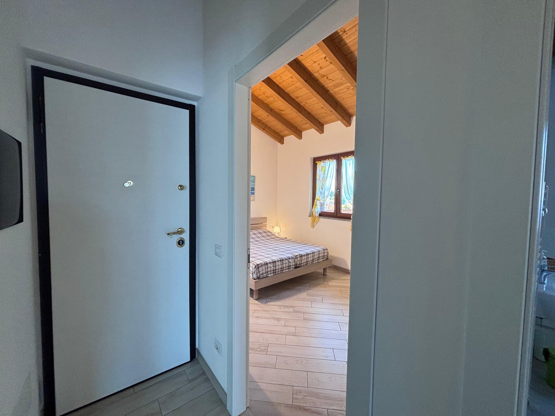Centraal gelegen appartement in Brezzo di Bedero voor 4 personen - foto 9