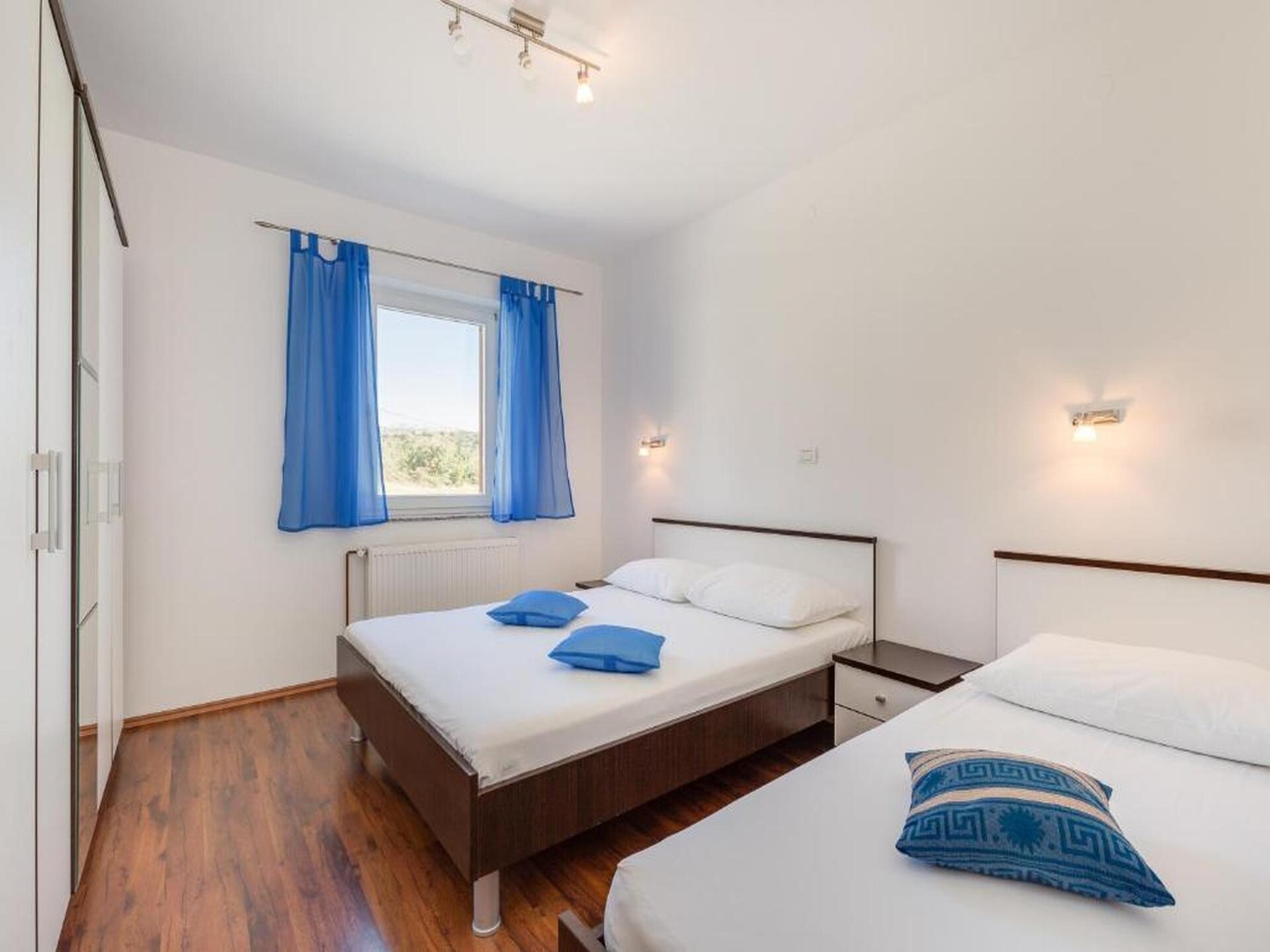 Op 300 m van het strand: appartement met privézwembad in Obrovac - foto 4