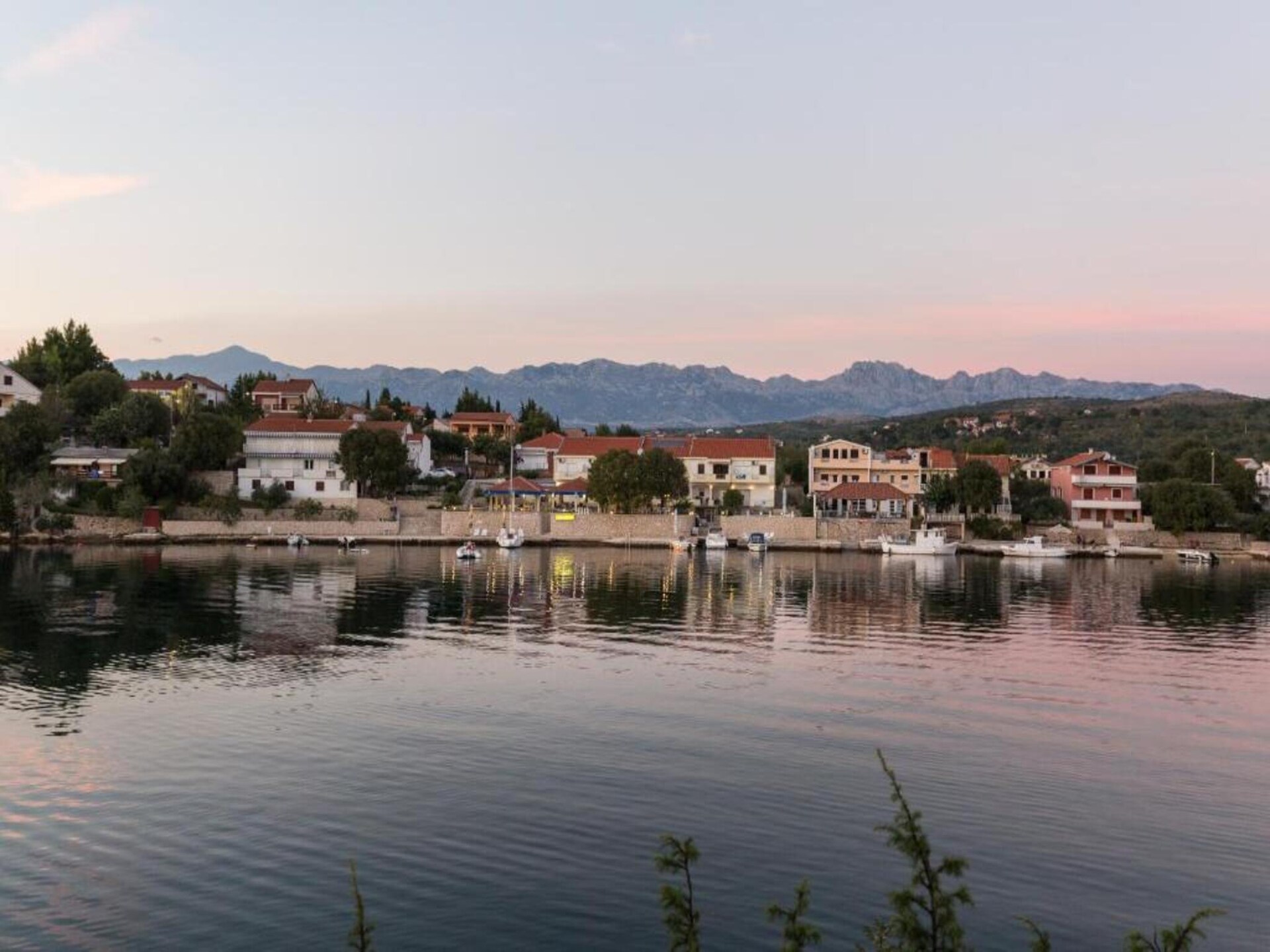 Op 300 m van het strand: appartement met privézwembad in Obrovac - foto 17