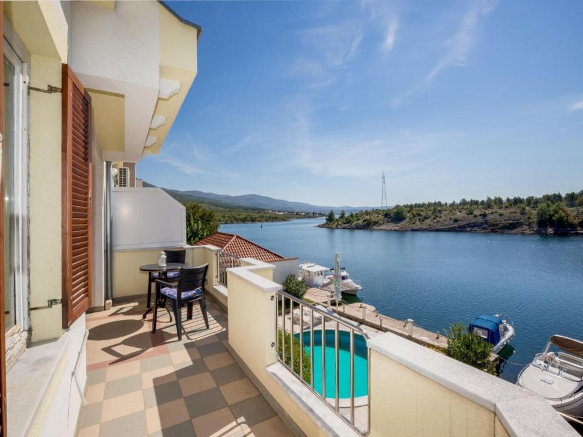 Op 300 m van het strand: appartement met privézwembad in Obrovac - foto 19