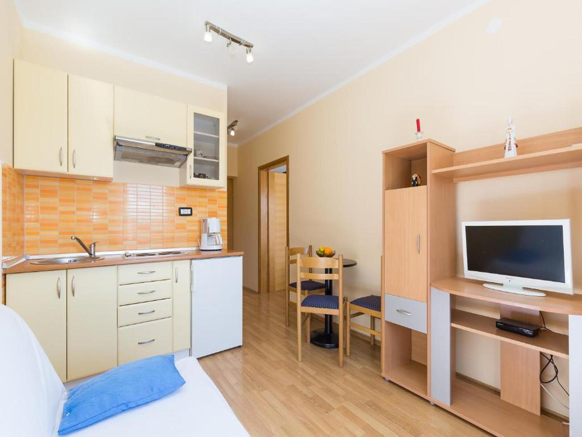 Op 300 m van het strand: sfeervol appartement in Obrovac - foto 3