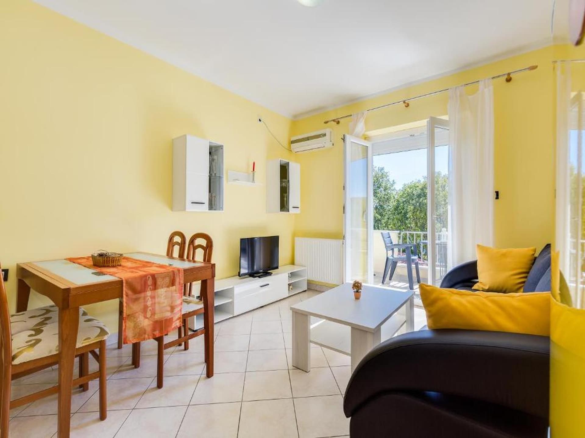 3-persoons appartement in Obrovac op 300 m van het strand - foto 6