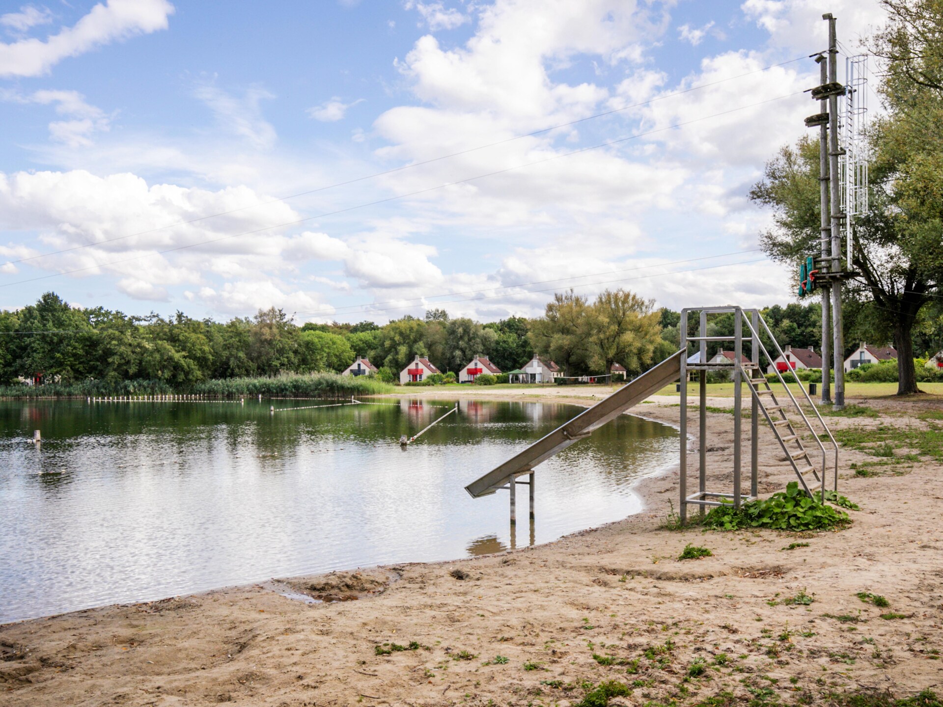 Vrijstaande bosbungalow voor 6 personen in het hart van het Land van Maas en Waal - foto 21