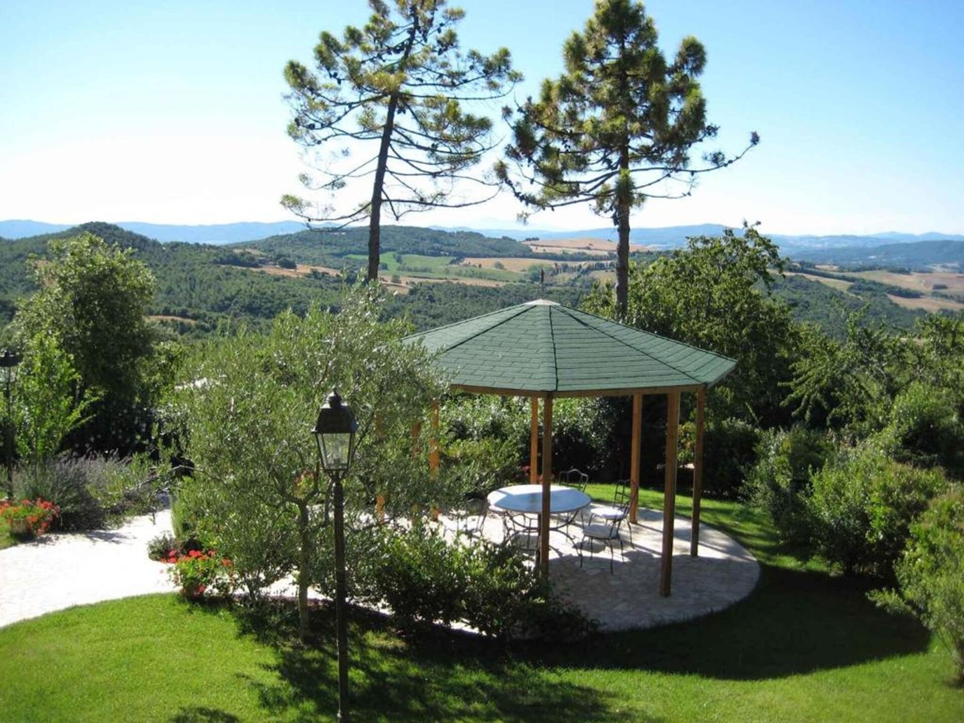 Ruim appartement in Toscaanse heuvels bij Volterra met zwembad en uitzicht - foto 16