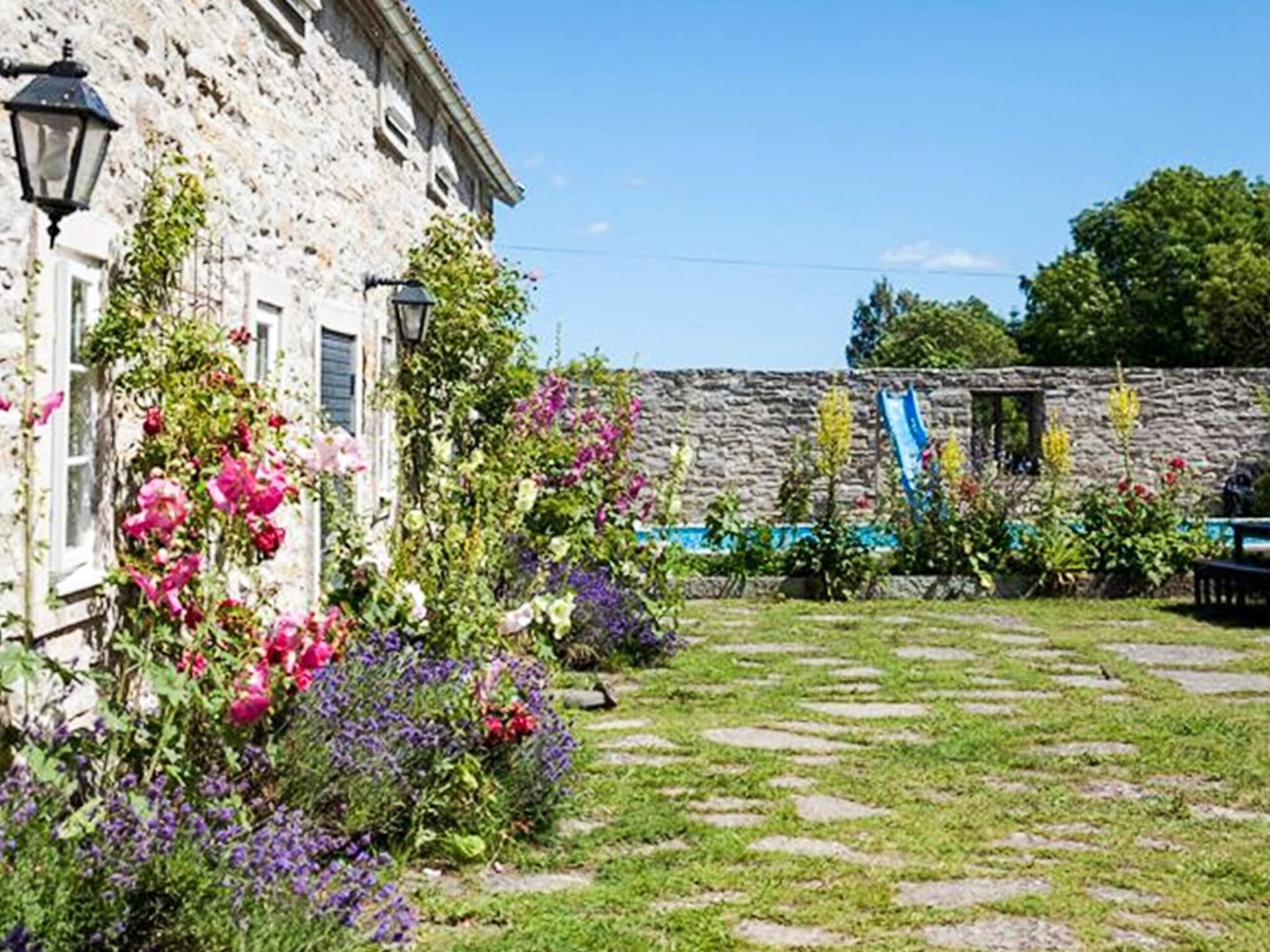 Authentiek vakantiehuis op Öland: slapen in een 19e-eeuwse stenen schuur met zwembad - foto 7