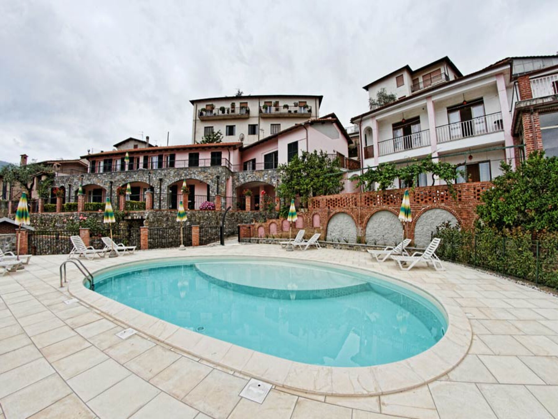 Modern appartement aan golfbaan met zwembad, nabij Alassio - foto 3