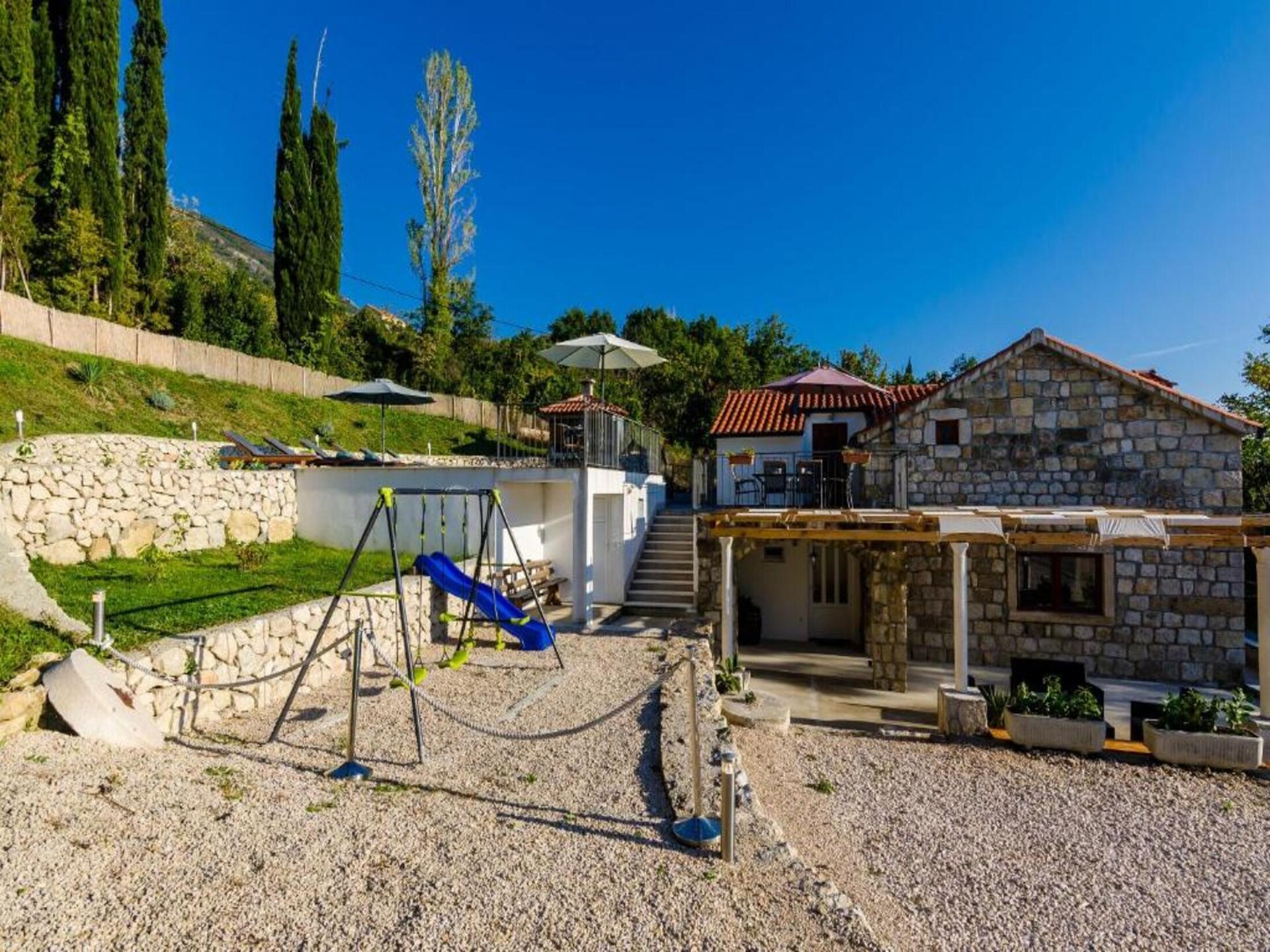 Villa Luciano in Gruda: privézwembad en weids uitzicht op bergen en rivier - foto 24