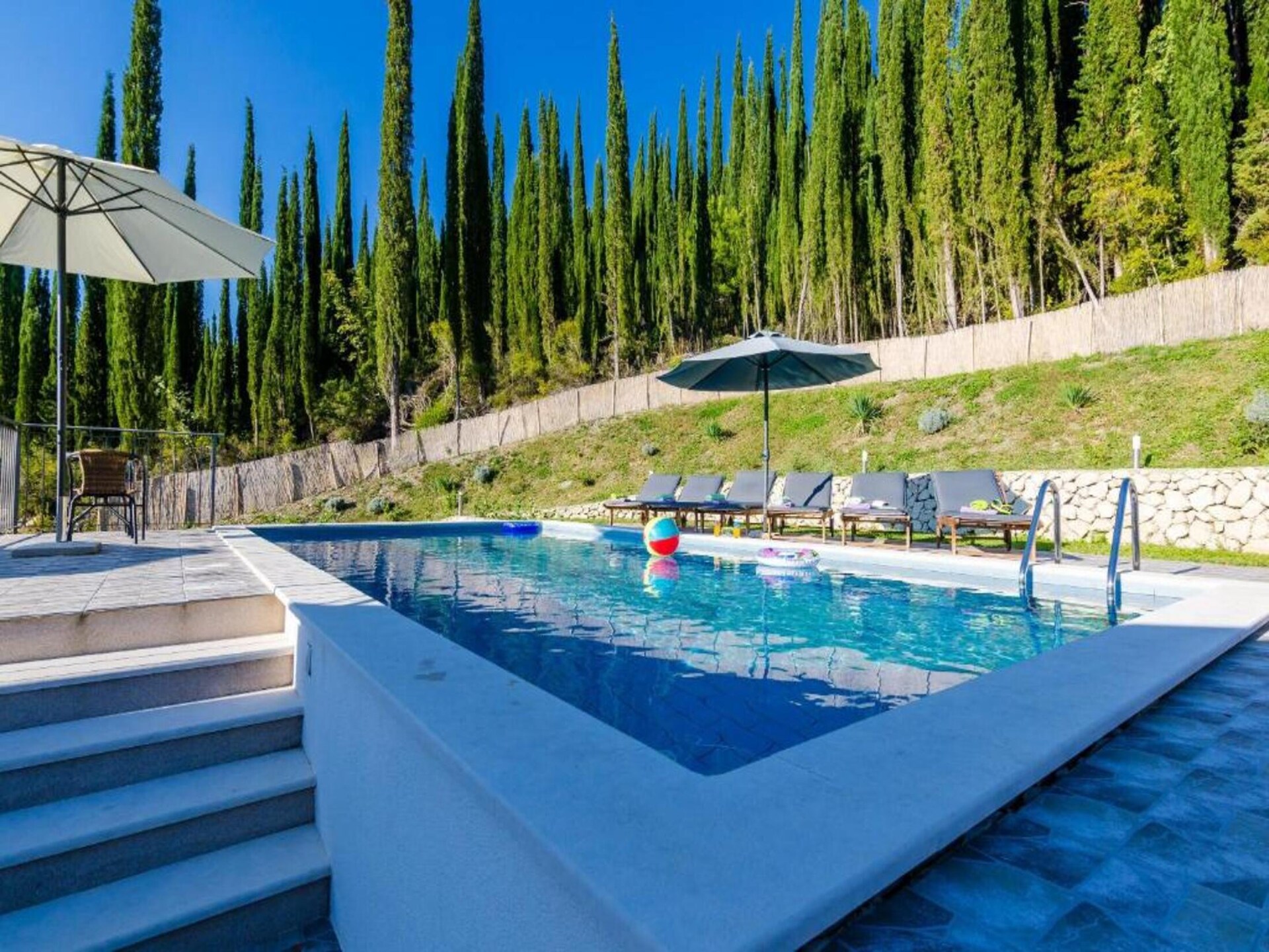Villa Luciano in Gruda: privézwembad en weids uitzicht op bergen en rivier - foto 9