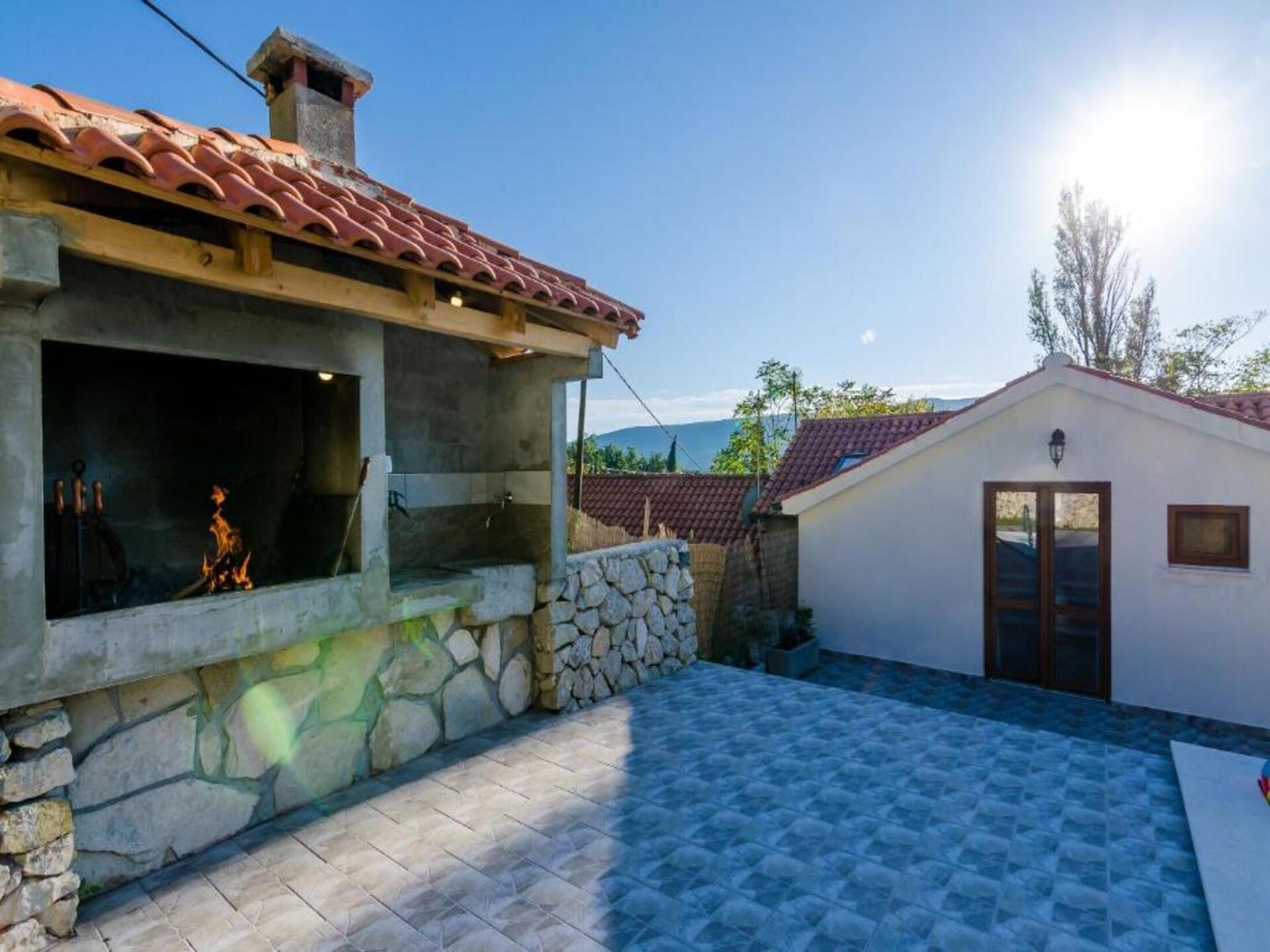 Villa Luciano in Gruda: privézwembad en weids uitzicht op bergen en rivier - foto 6