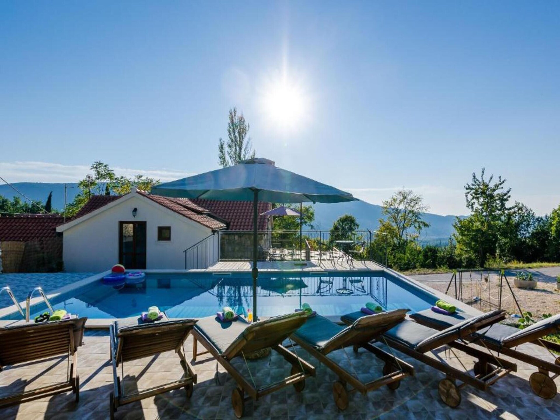 Villa Luciano in Gruda: privézwembad en weids uitzicht op bergen en rivier - foto 14