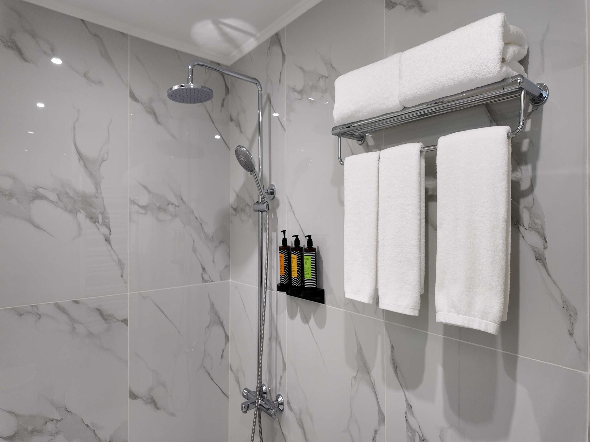 Stijlvol gerenoveerd appartement met balkon in het bruisende Piraeus - foto 10