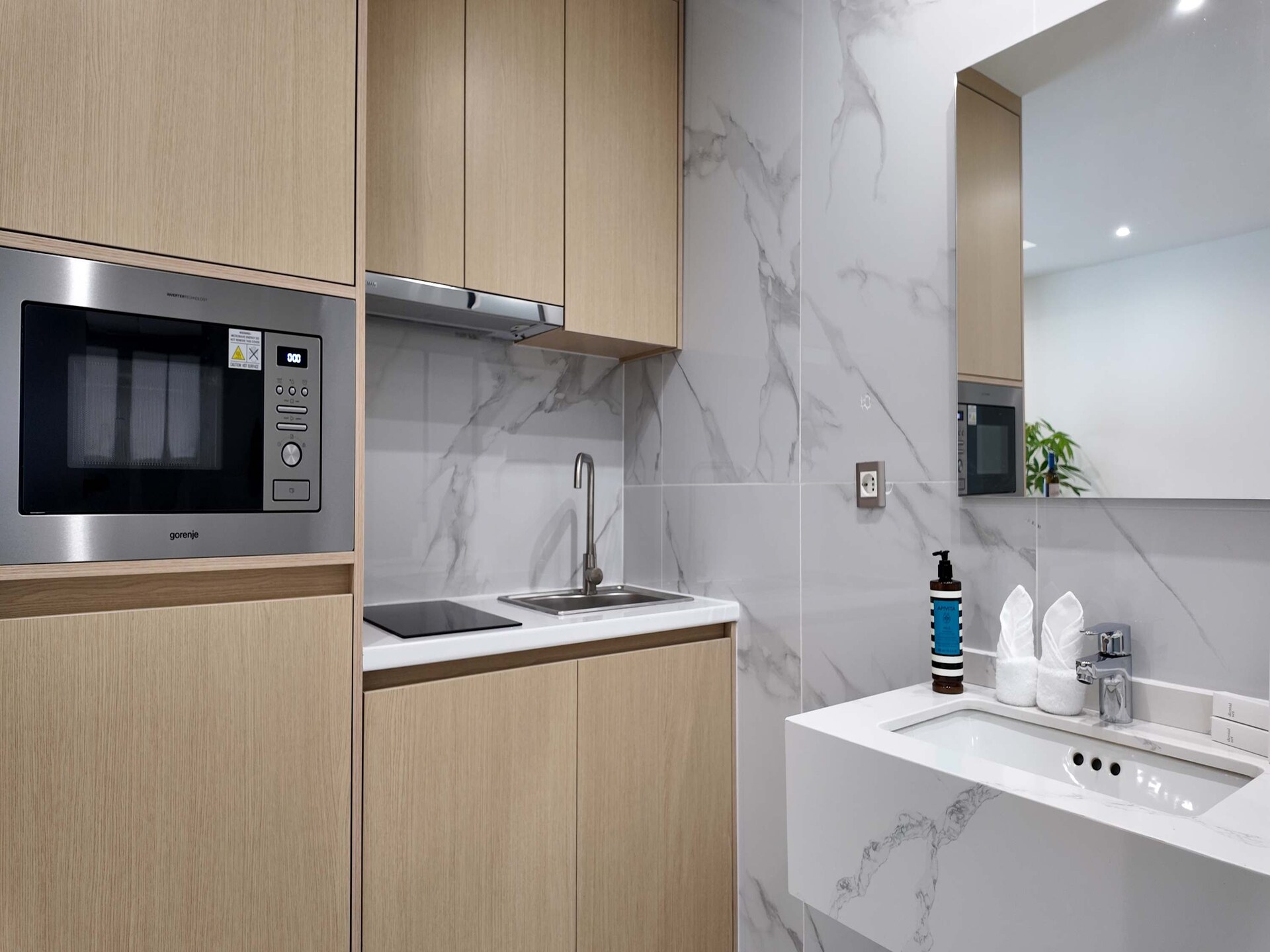 Stijlvol gerenoveerd appartement met balkon in het bruisende Piraeus - foto 2