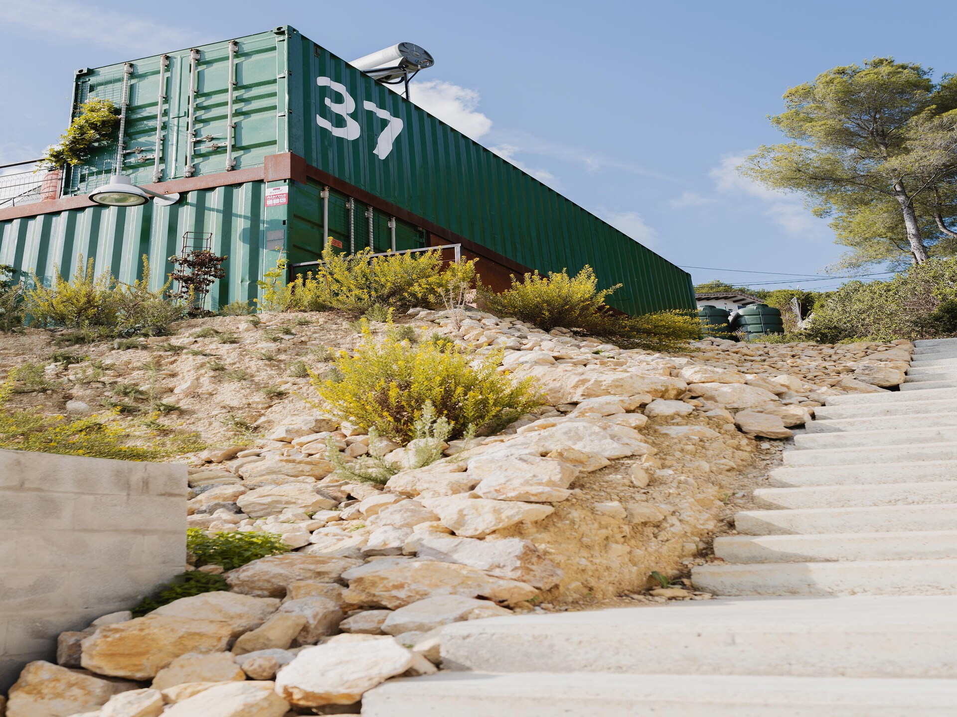 Unieke design containerwoning met zwembad en zeezicht bij Sitges - foto 32