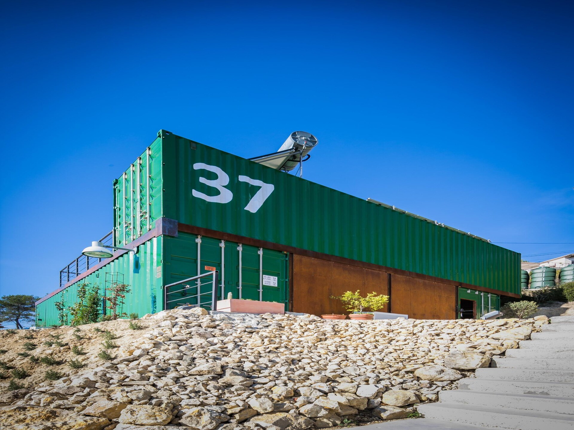 Unieke design containerwoning met zwembad en zeezicht bij Sitges - foto 31
