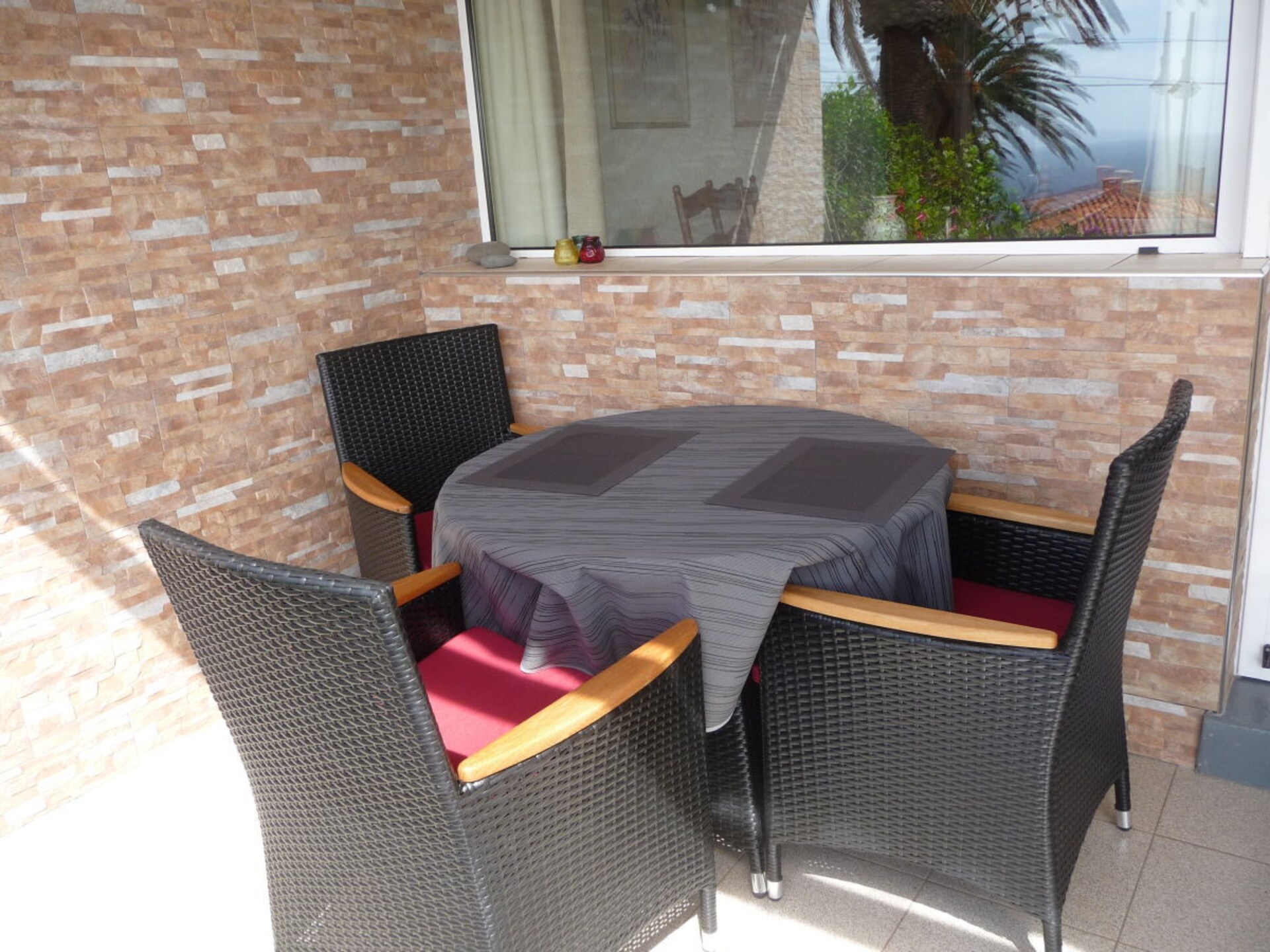 Zonnig vakantiehuis met oceaanzicht in Caniço de Baixo, Madeira - foto 4