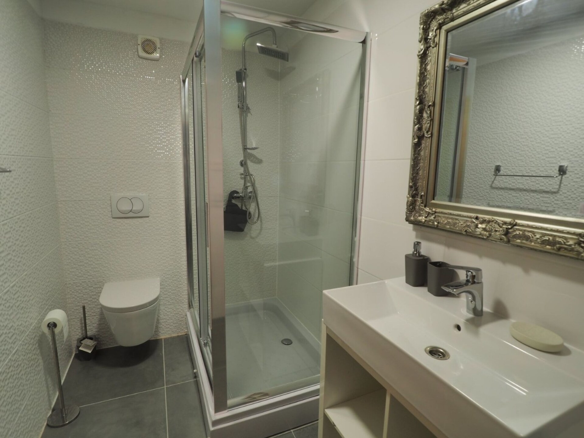 Apartments & Rooms Latin - Two Bedroom Apartment with Balcony and Garden View - foto 16