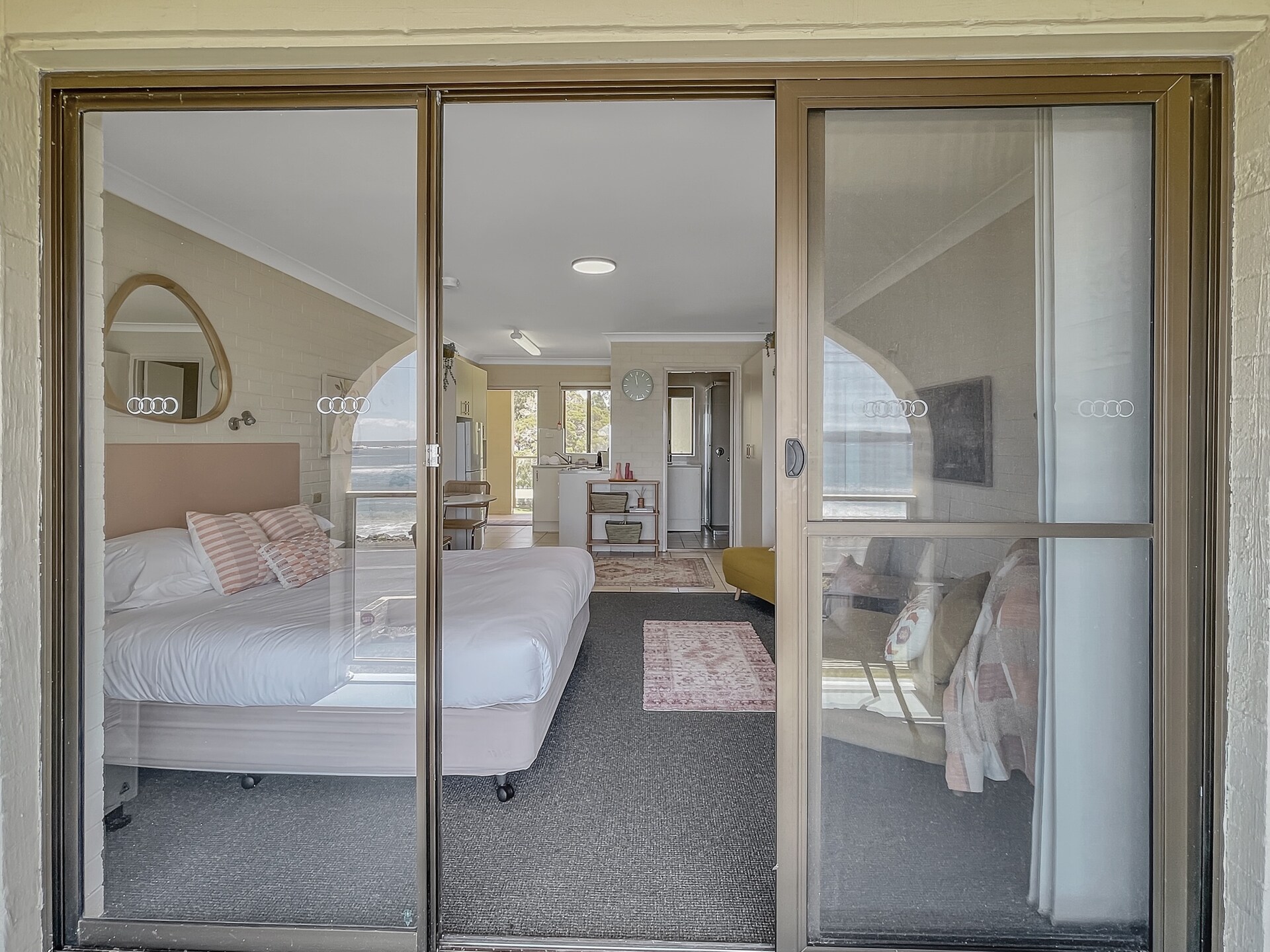 Licht appartement aan Casey's Beach in Batehaven - foto 2