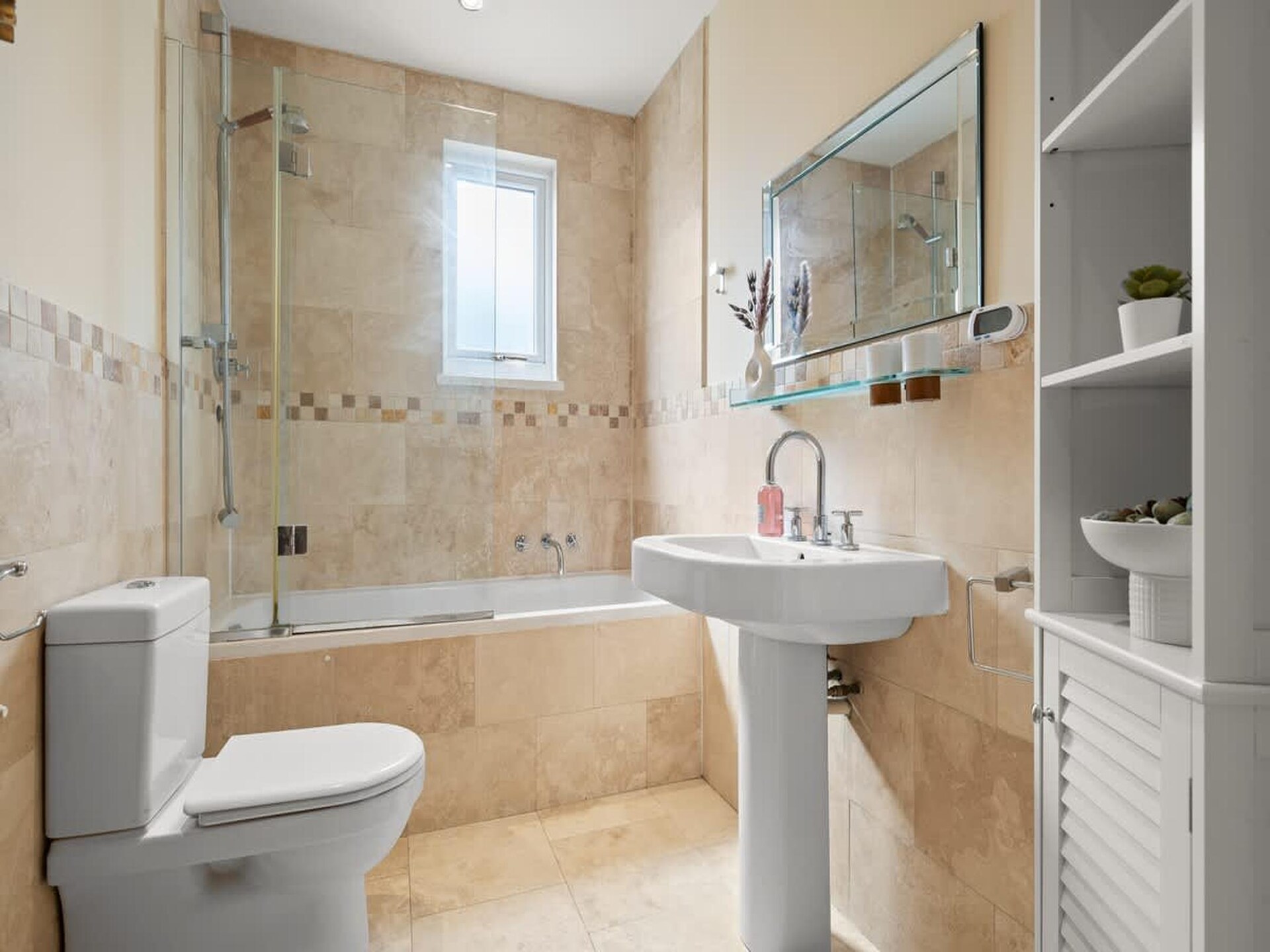 Ruim 3-slaapkamerappartement aan de Theems in Kingston upon Thames - foto 15