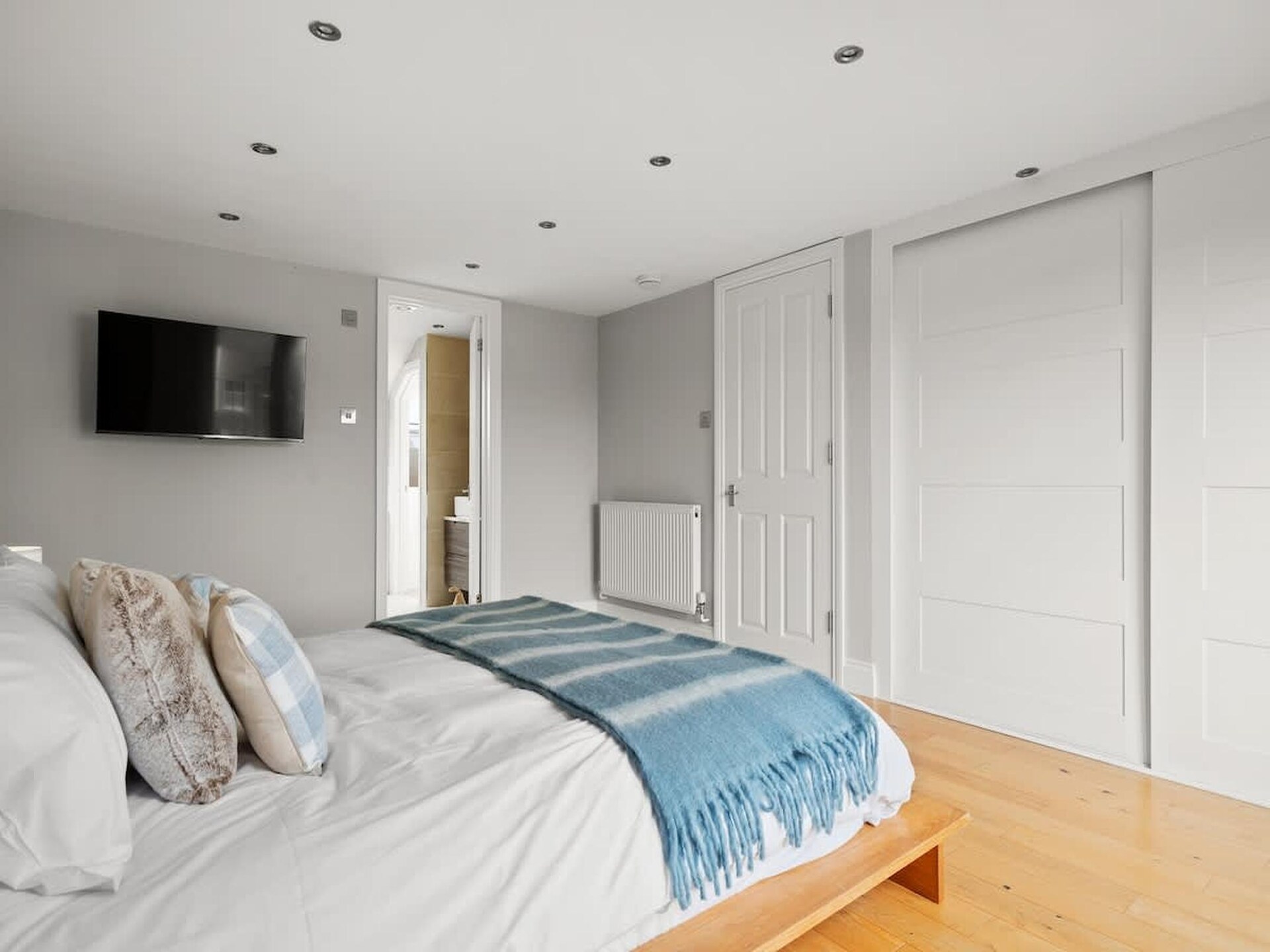 Ruim 3-slaapkamerappartement aan de Theems in Kingston upon Thames - foto 11
