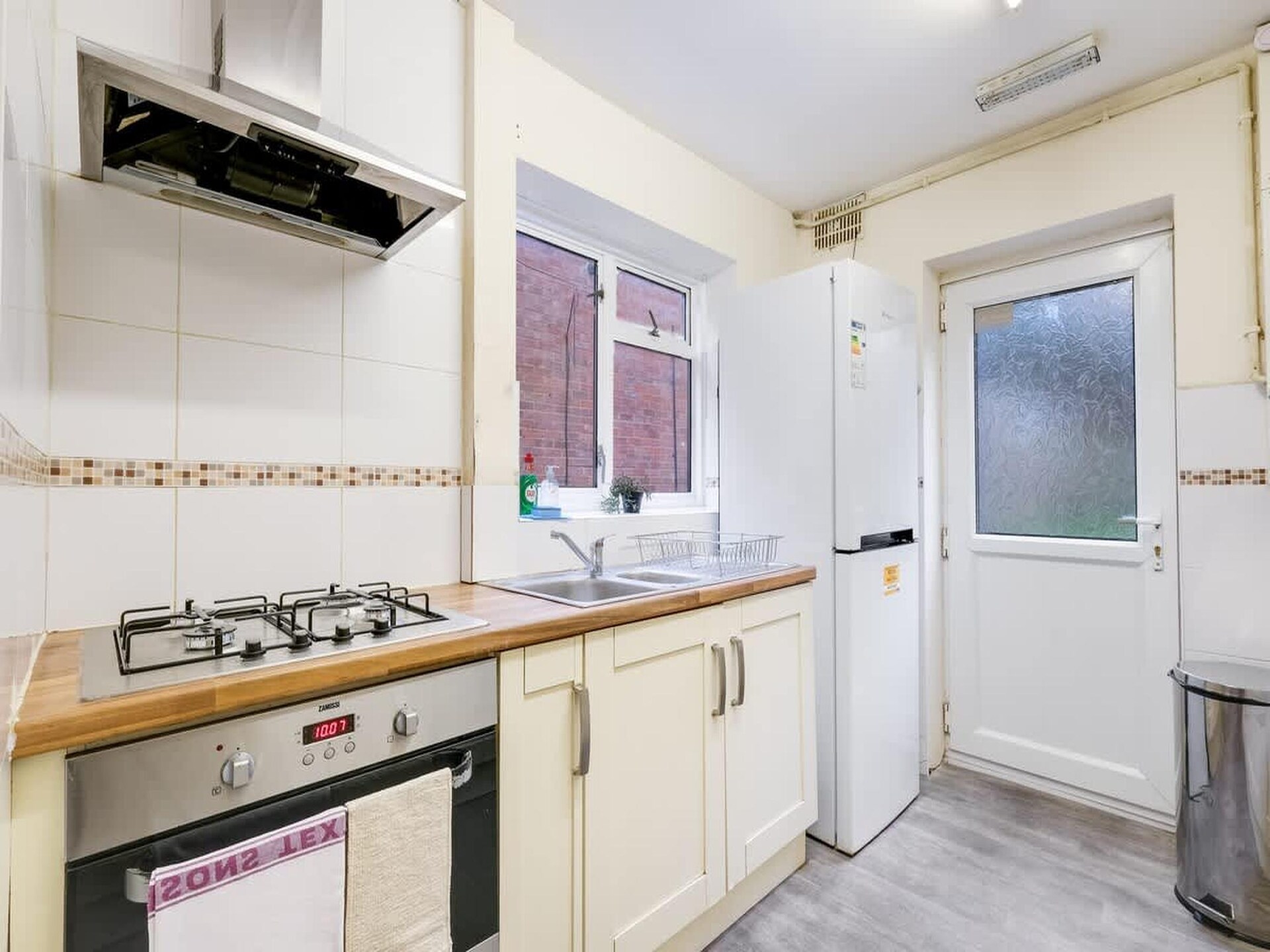 Ruim 4-slaapkamerappartement voor 8 personen in High Wycombe met tuin - foto 13