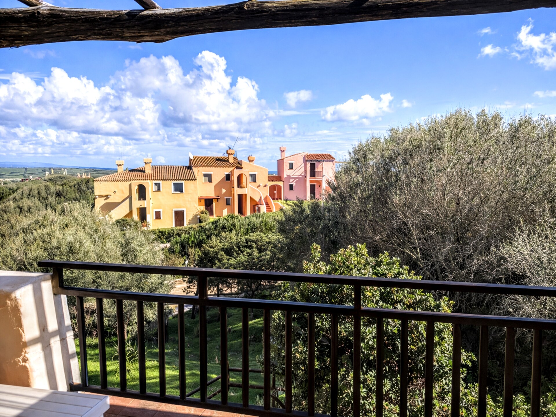 Licht appartement Il Mirto in Stintino met balkon - foto 6