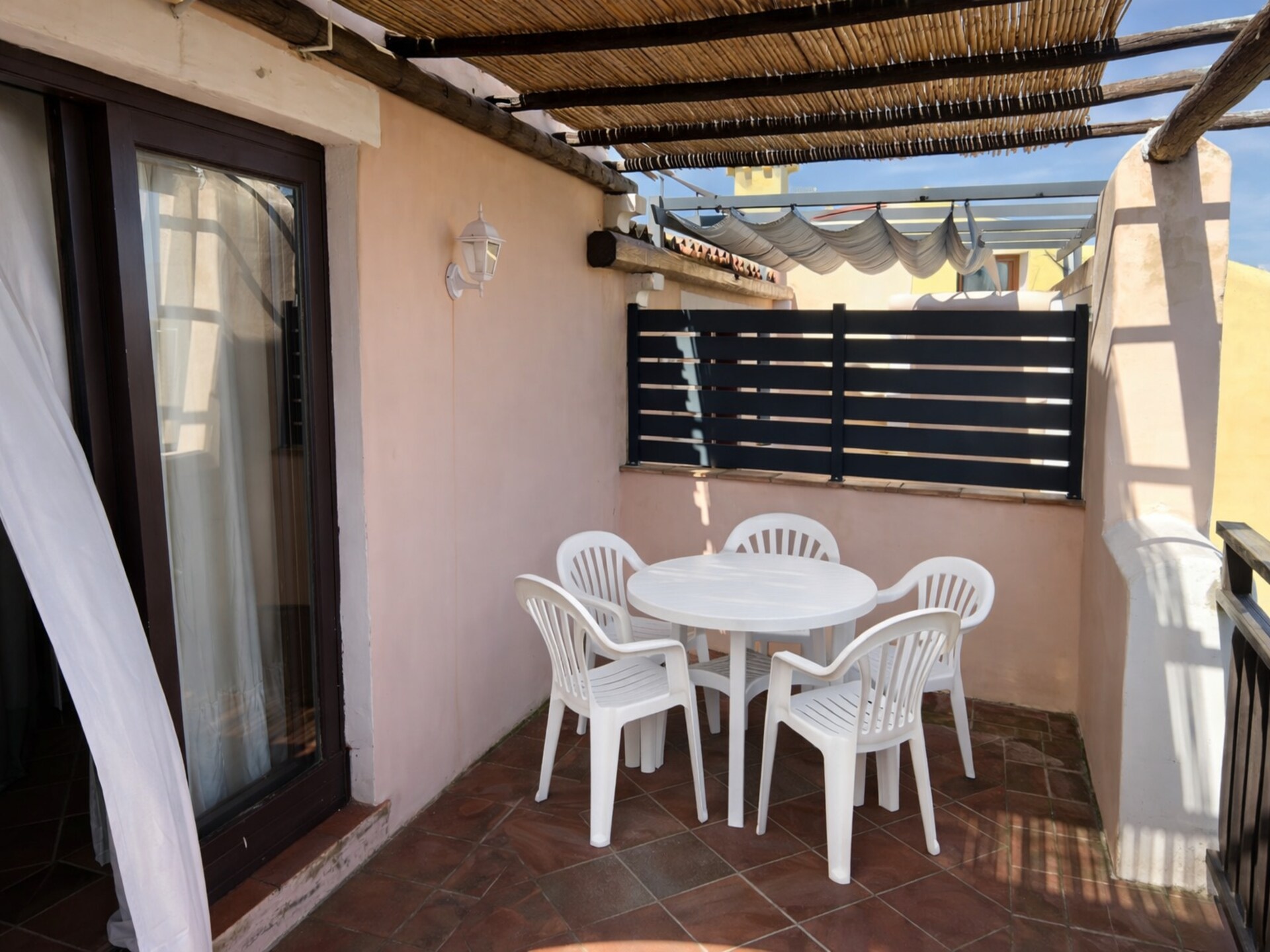 Licht appartement Il Mirto in Stintino met balkon - foto 5