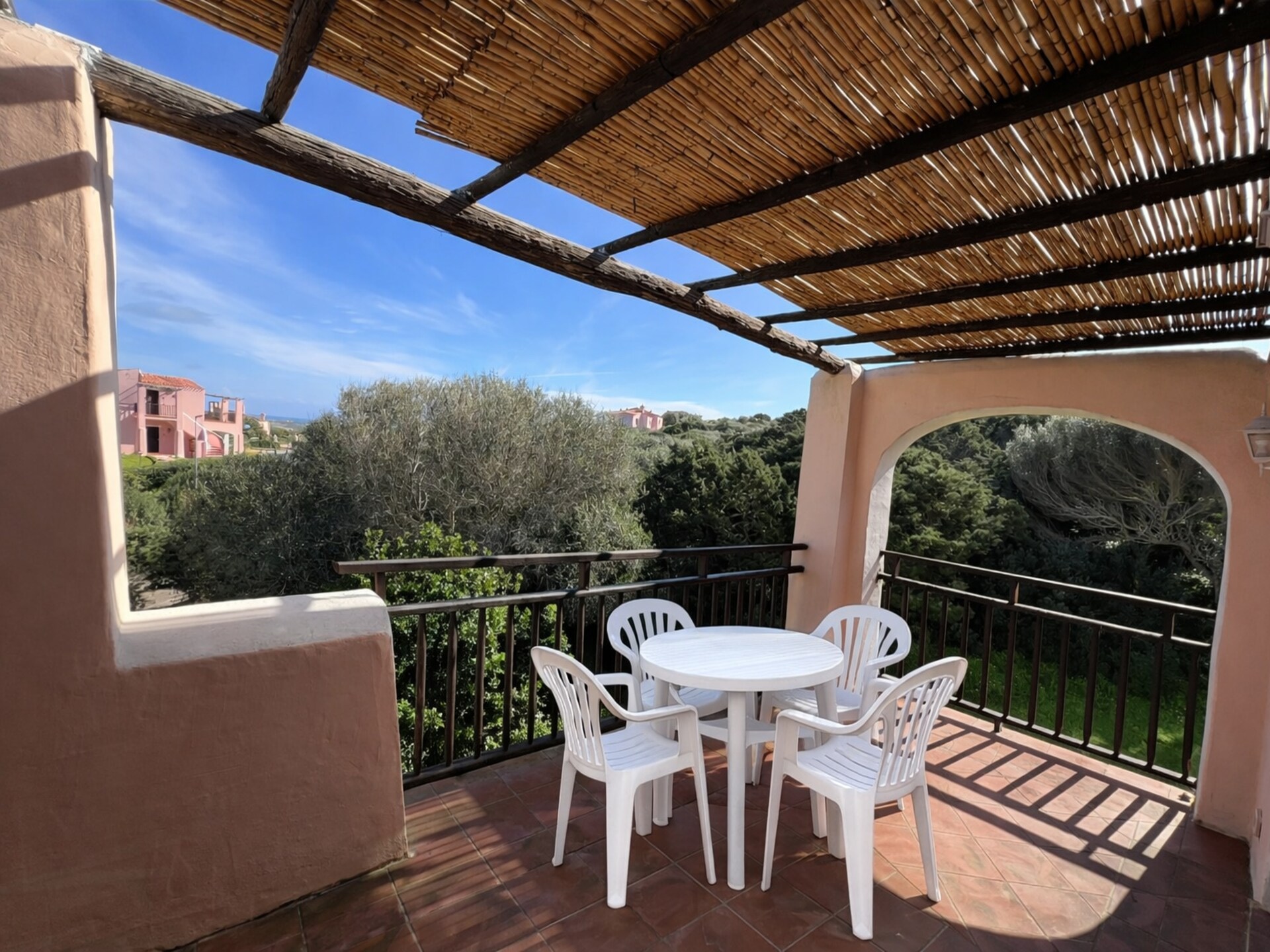 Licht appartement Il Mirto in Stintino met balkon - foto 17