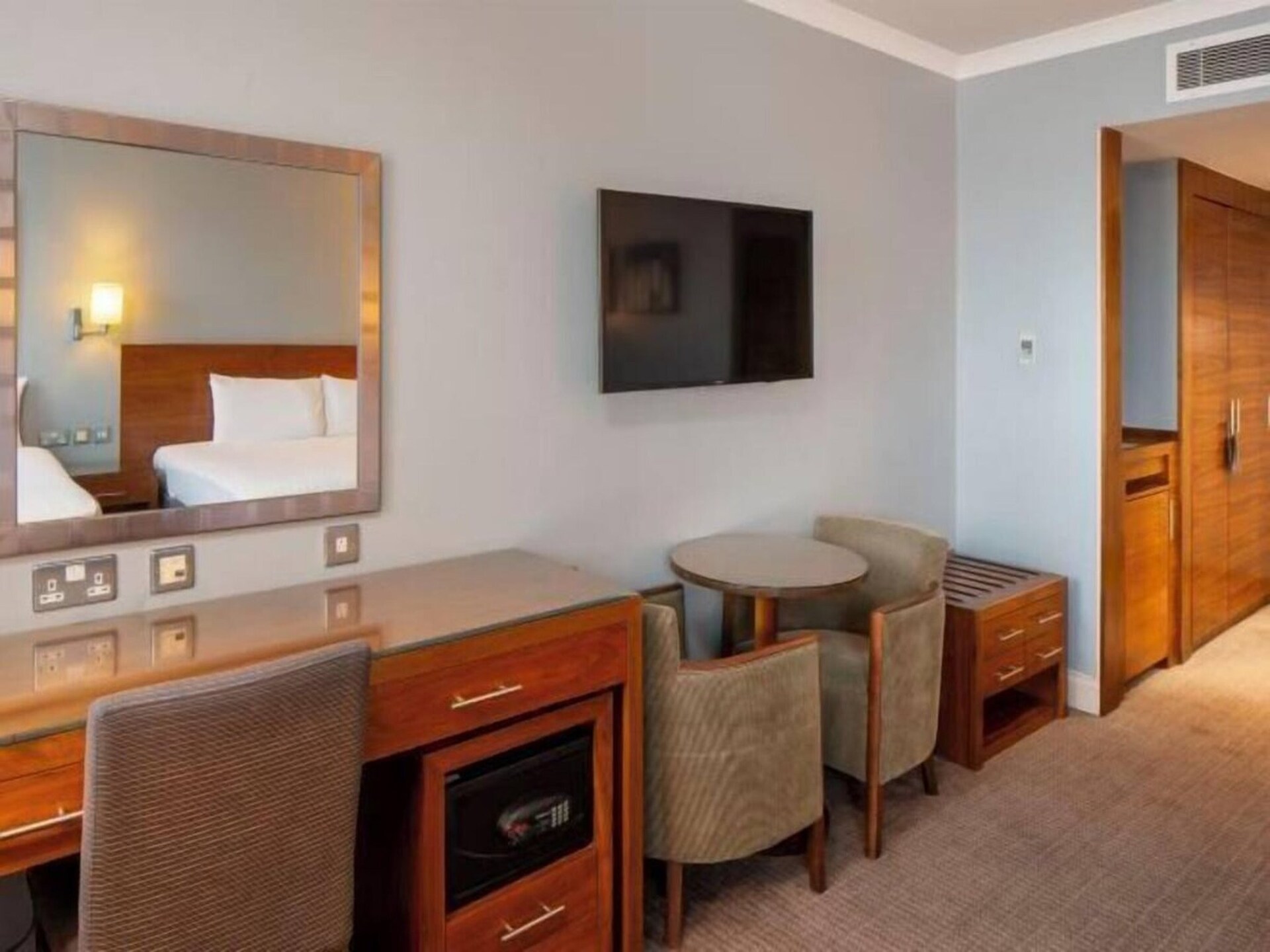 Modern comfort in South Croydon: Classic Twin Room - foto 13