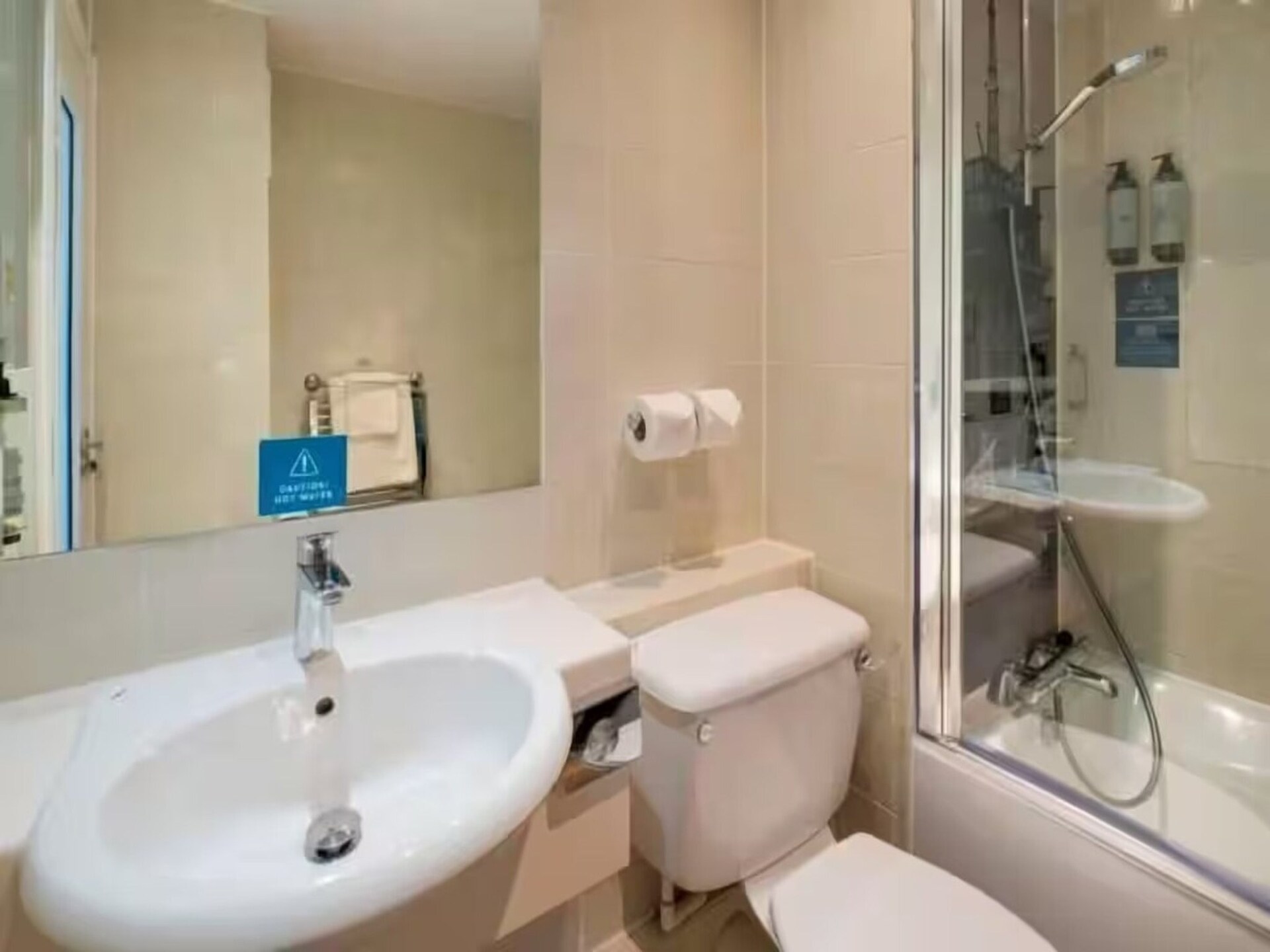 Modern comfort in South Croydon: Classic Twin Room - foto 20