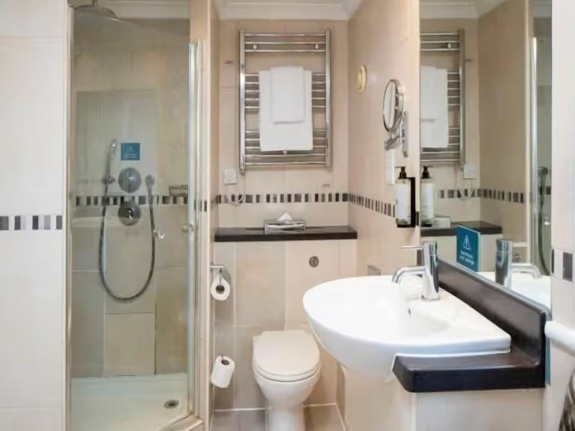 Modern comfort in South Croydon: Classic Twin Room - foto 19