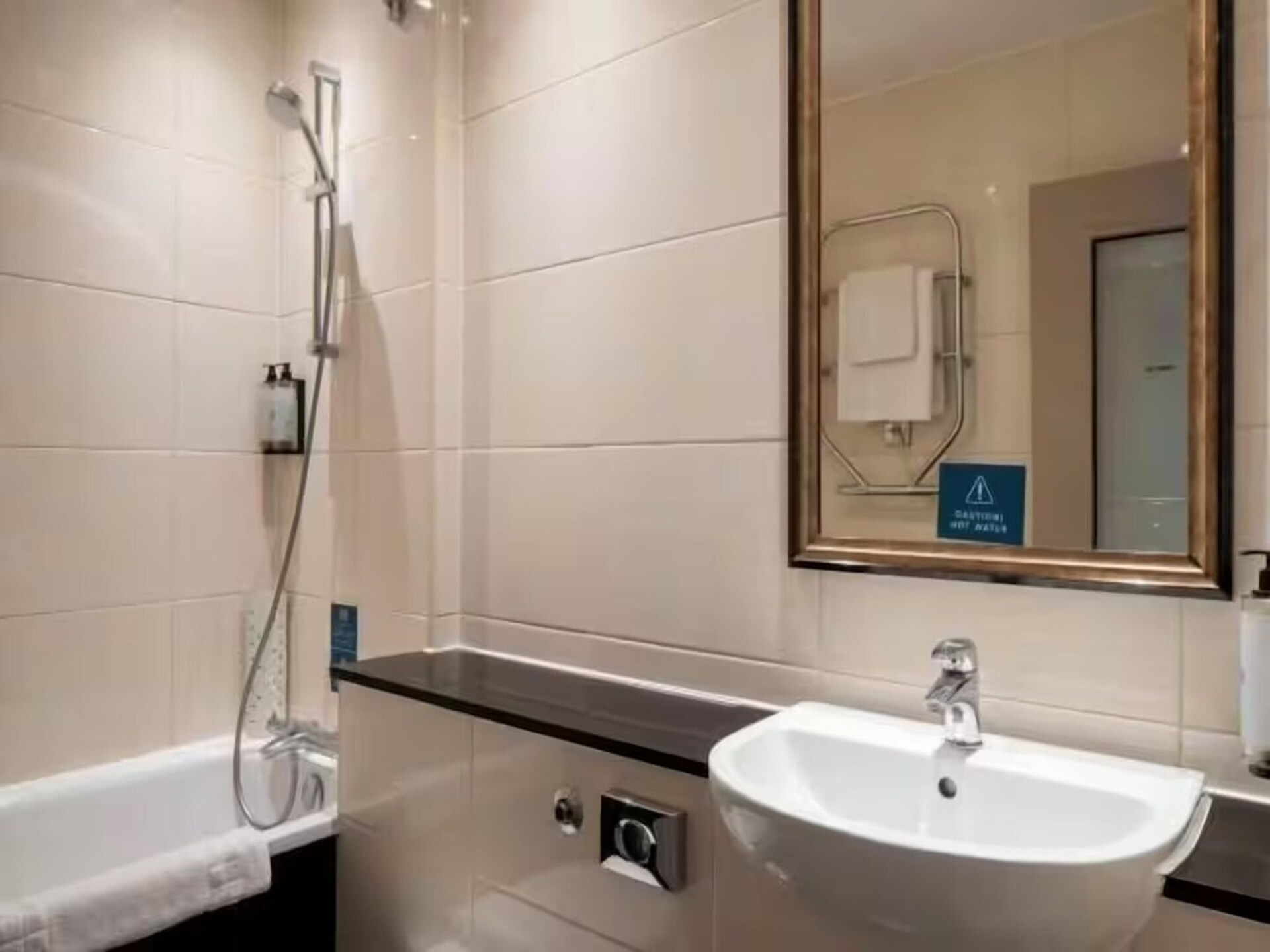 Modern comfort in South Croydon: Standard King Room - foto 21