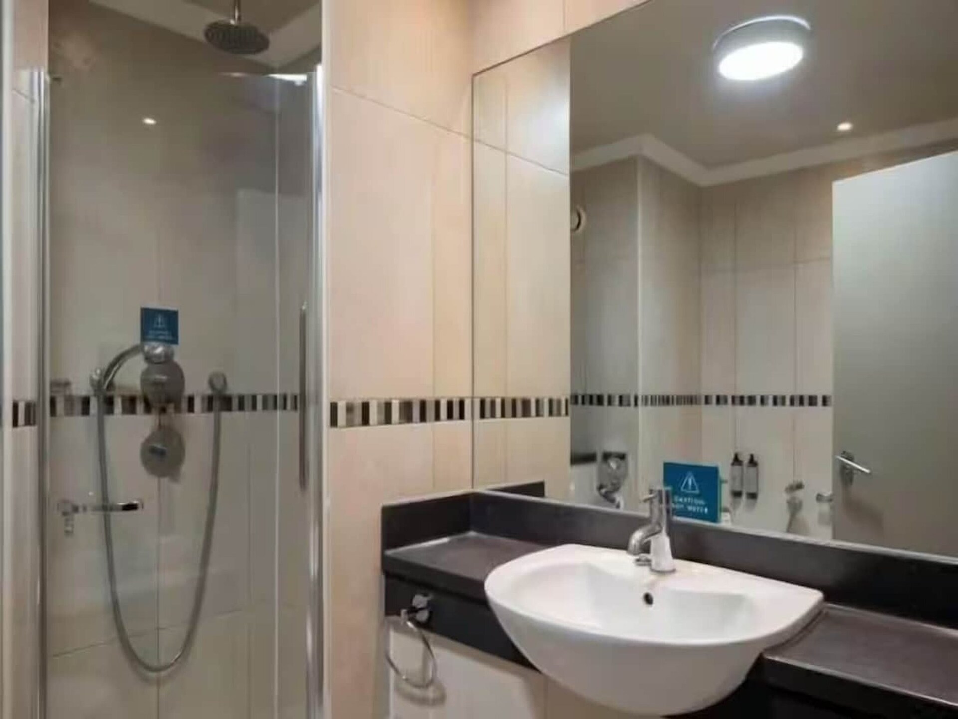 Comfortabele kamer in charmant hotel met tuinen nabij Londen - foto 12