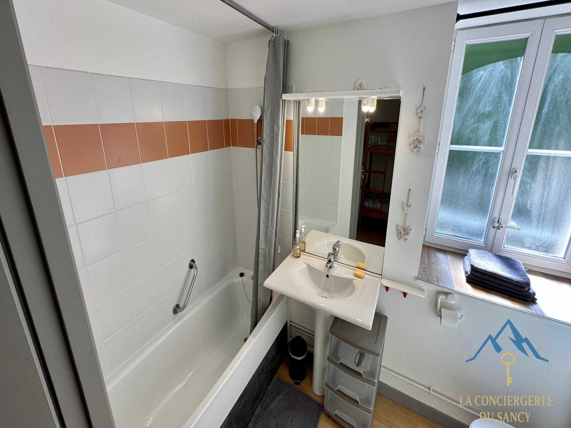 Licht appartement aan de Dordogne in La Bourboule, vlakbij het centrum - foto 13