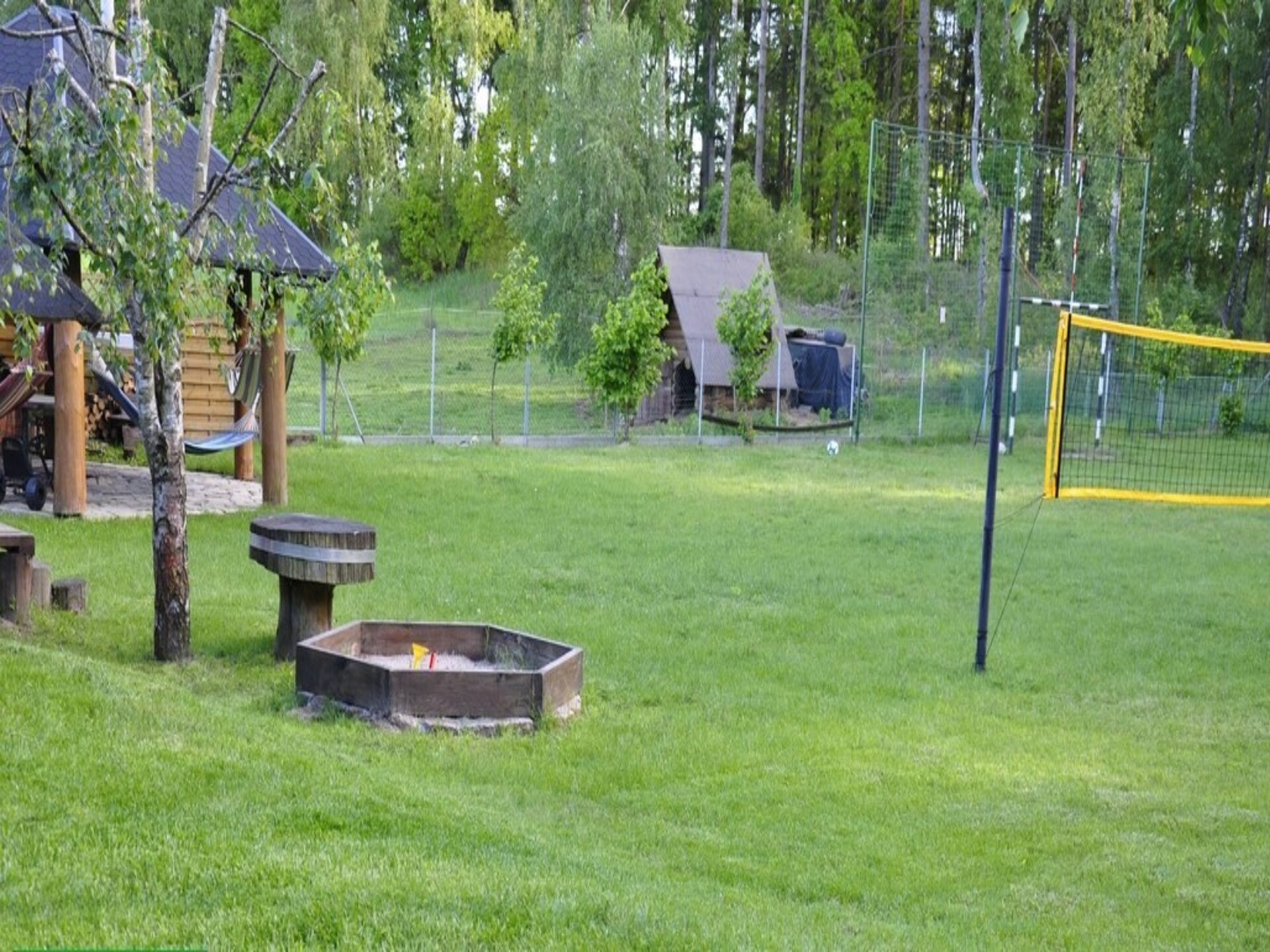Knus vakantiehuis voor 4 op een groen park, 350 meter van het meer in Kasjoebië - foto 11