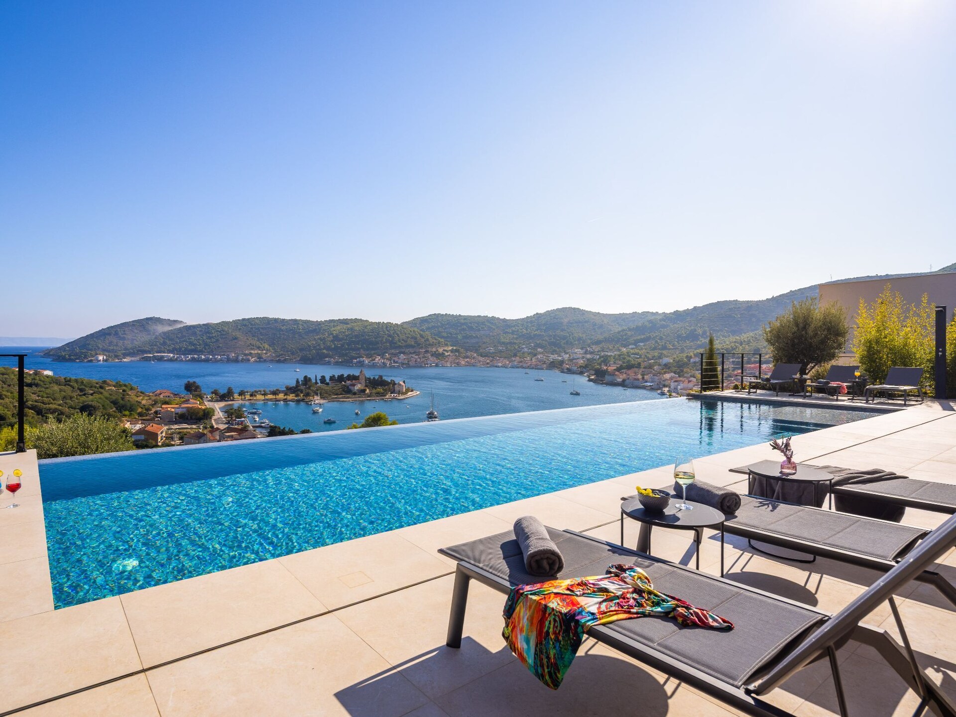 Breathtaking Villa  Vis Five Bedroom Villa with the Pool - foto 65