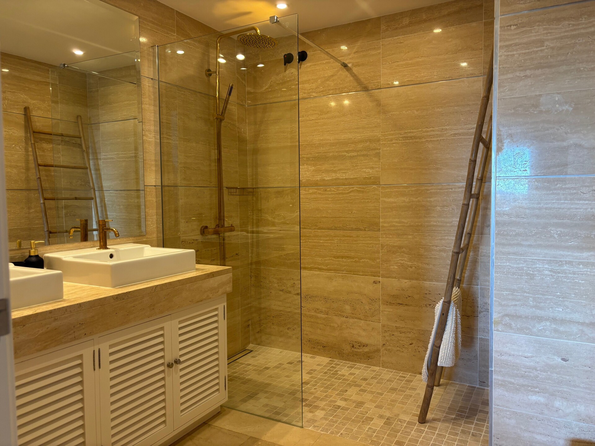 Ruim appartement met zee- en bergzicht bij Benahavís - foto 20